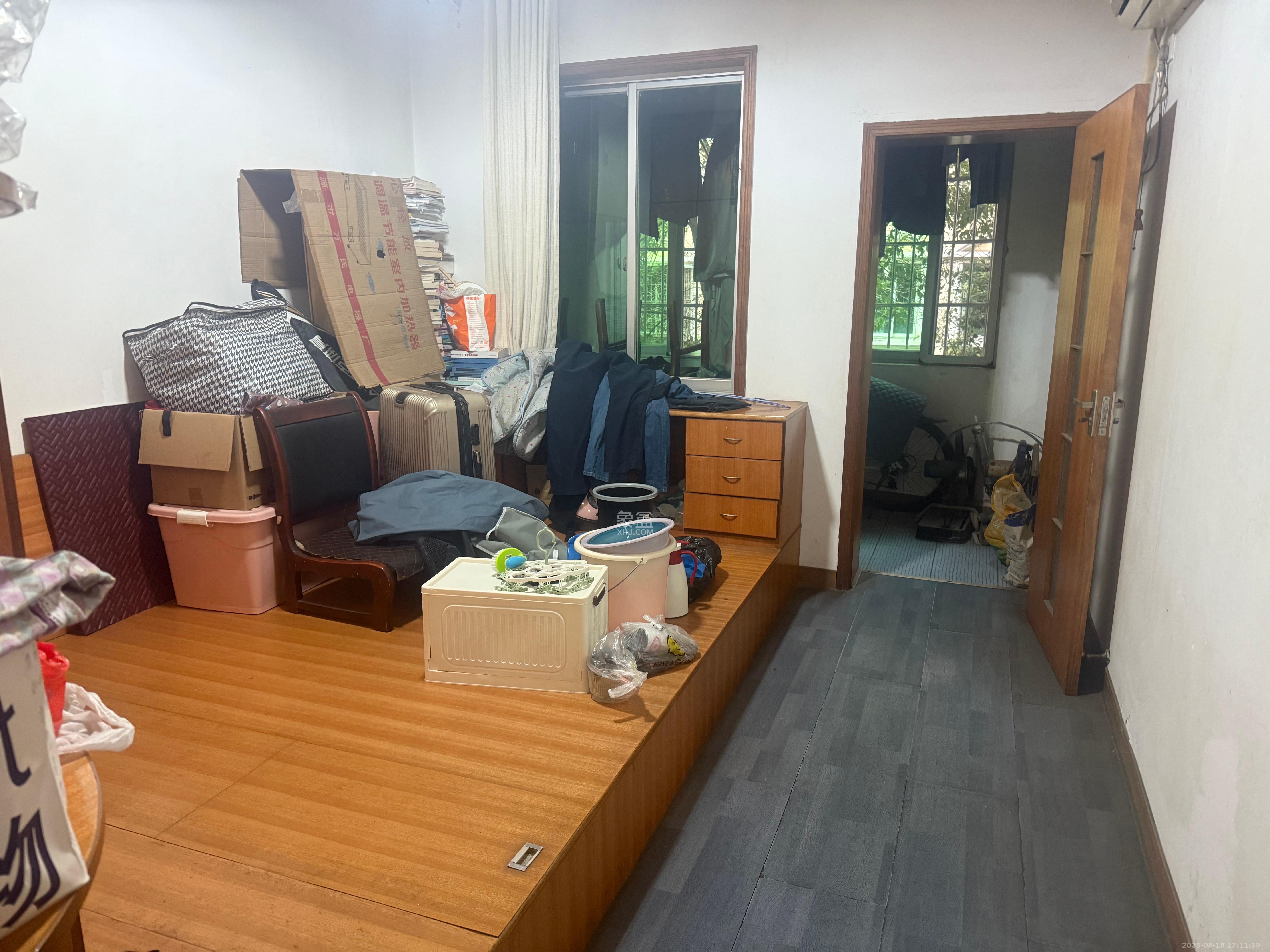 中南汽车世界  3室2厅1卫    1300.0元/月室内图