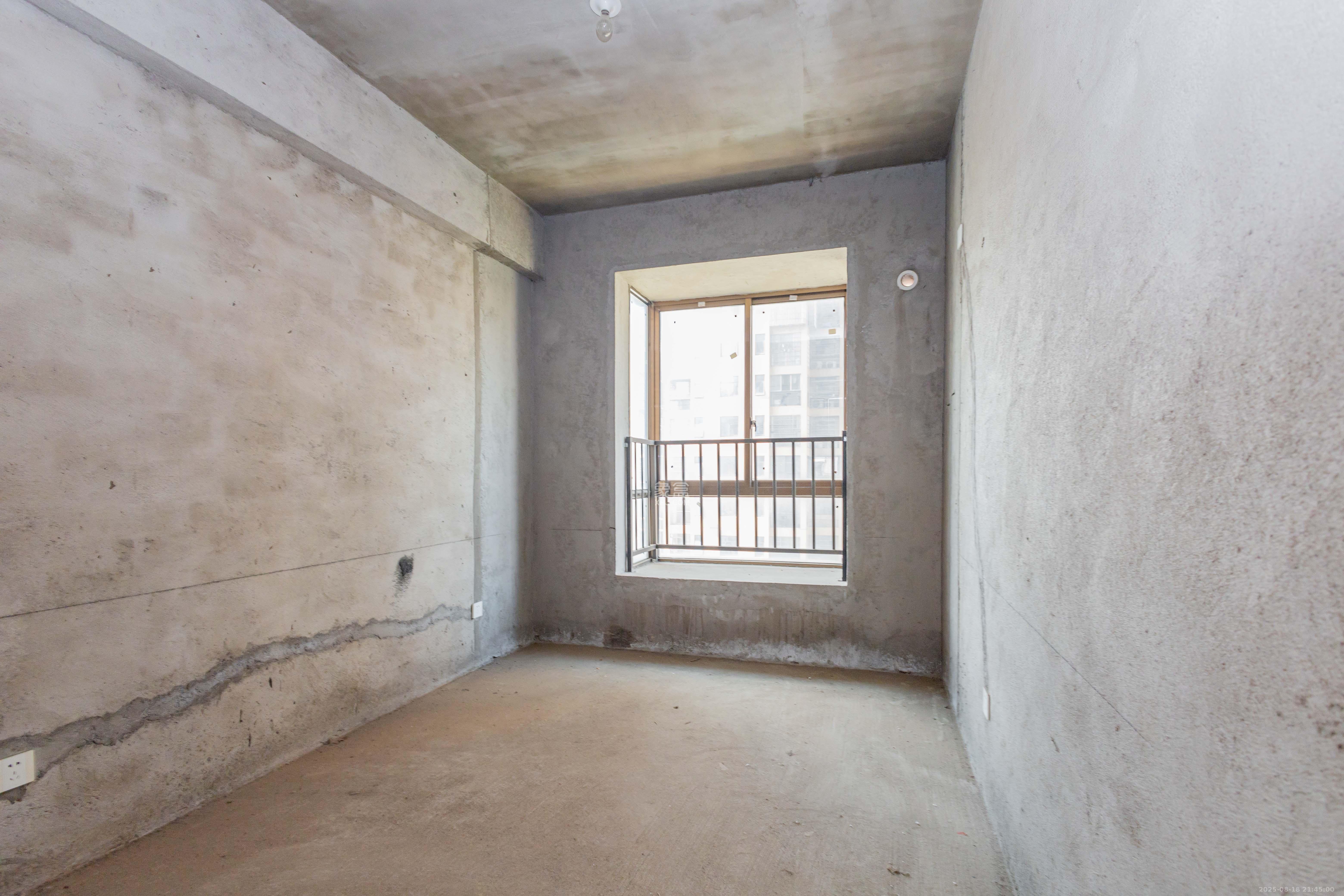 和泉嘉园 4室2厅2卫 70.0万 和泉嘉园 4室2厅2卫 70.0万卧室