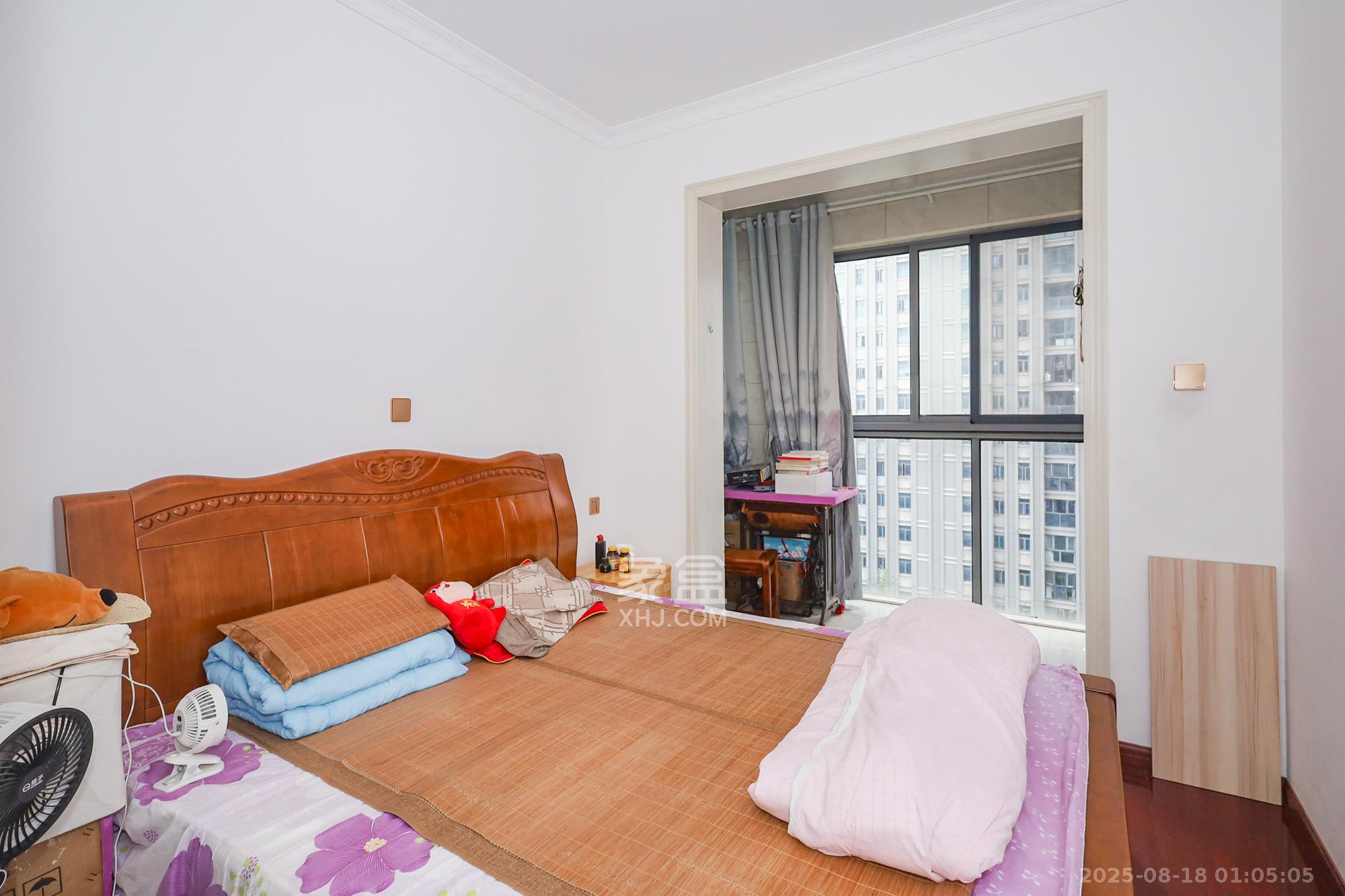 八方小区C区  3室2厅2卫    320.0万 八方小区C区  3室2厅2卫    320.0万卧室