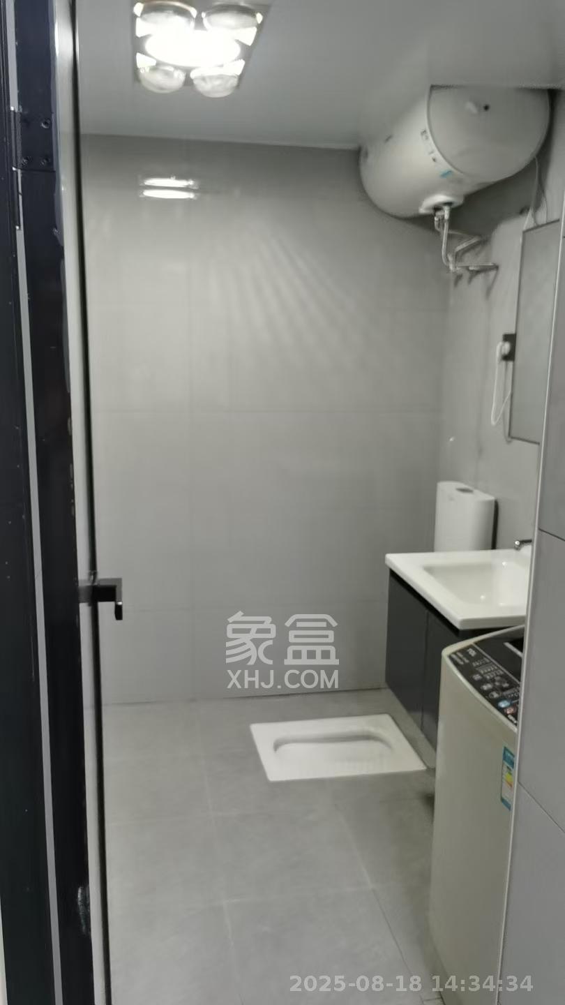 大桥四区 3室2厅1卫 2200.0元/月 大桥四区 3室2厅1卫 2200.0元/月室内图