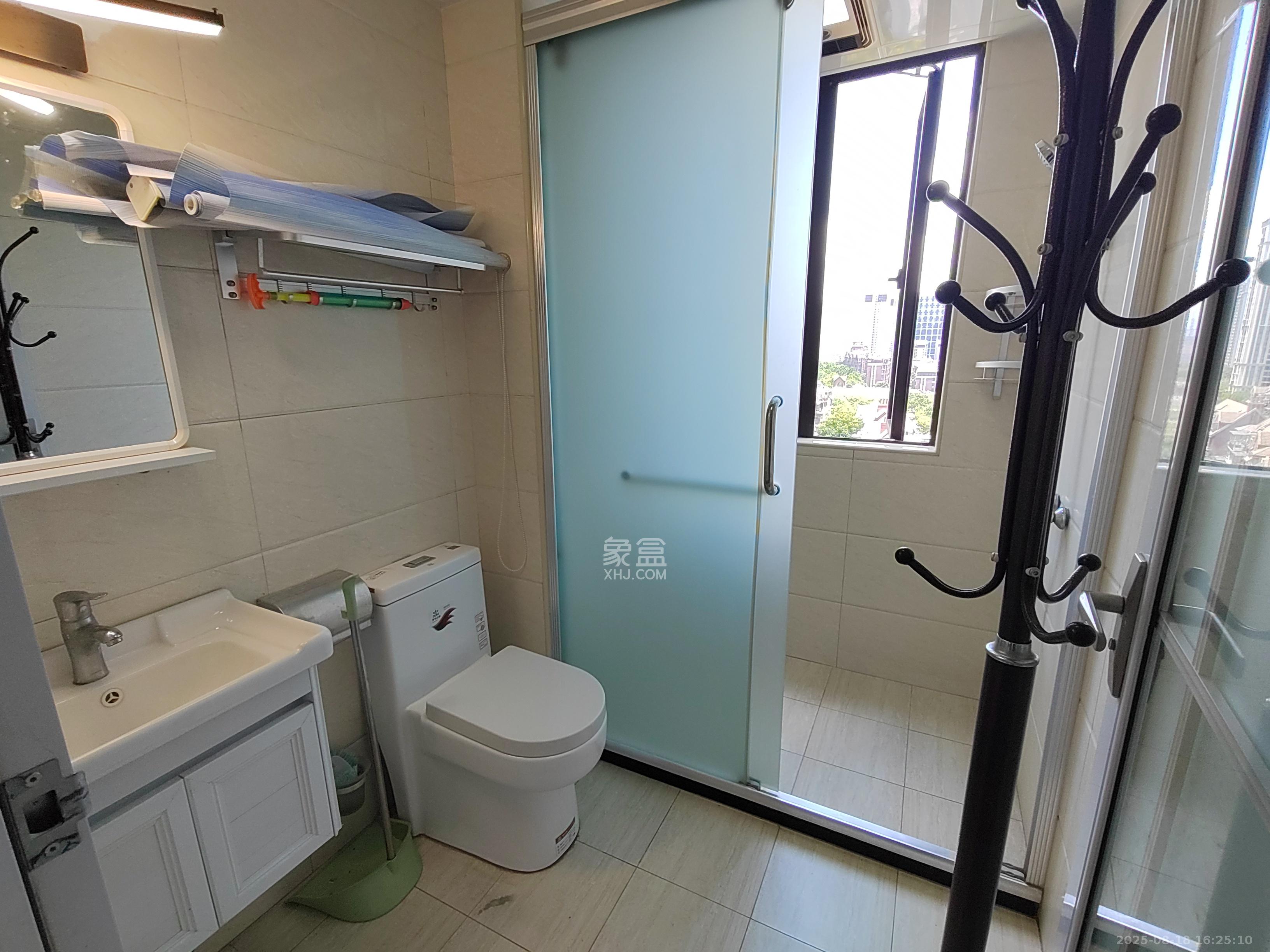 星湖湾一期高层  5室2厅2卫    2800.0元/月室内图