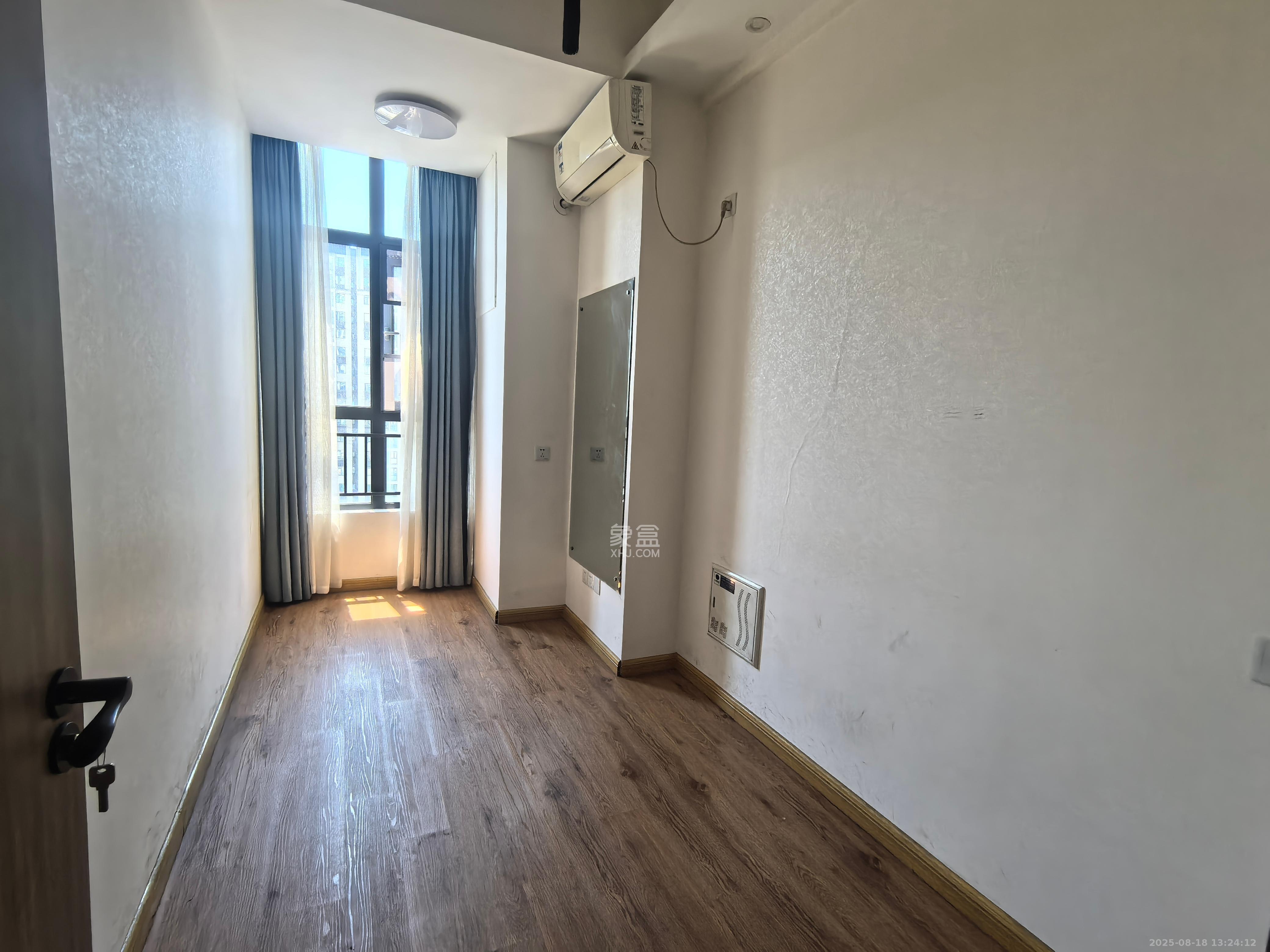 金茂梅溪湖  1室1厅1卫    1500.0元/月室内图