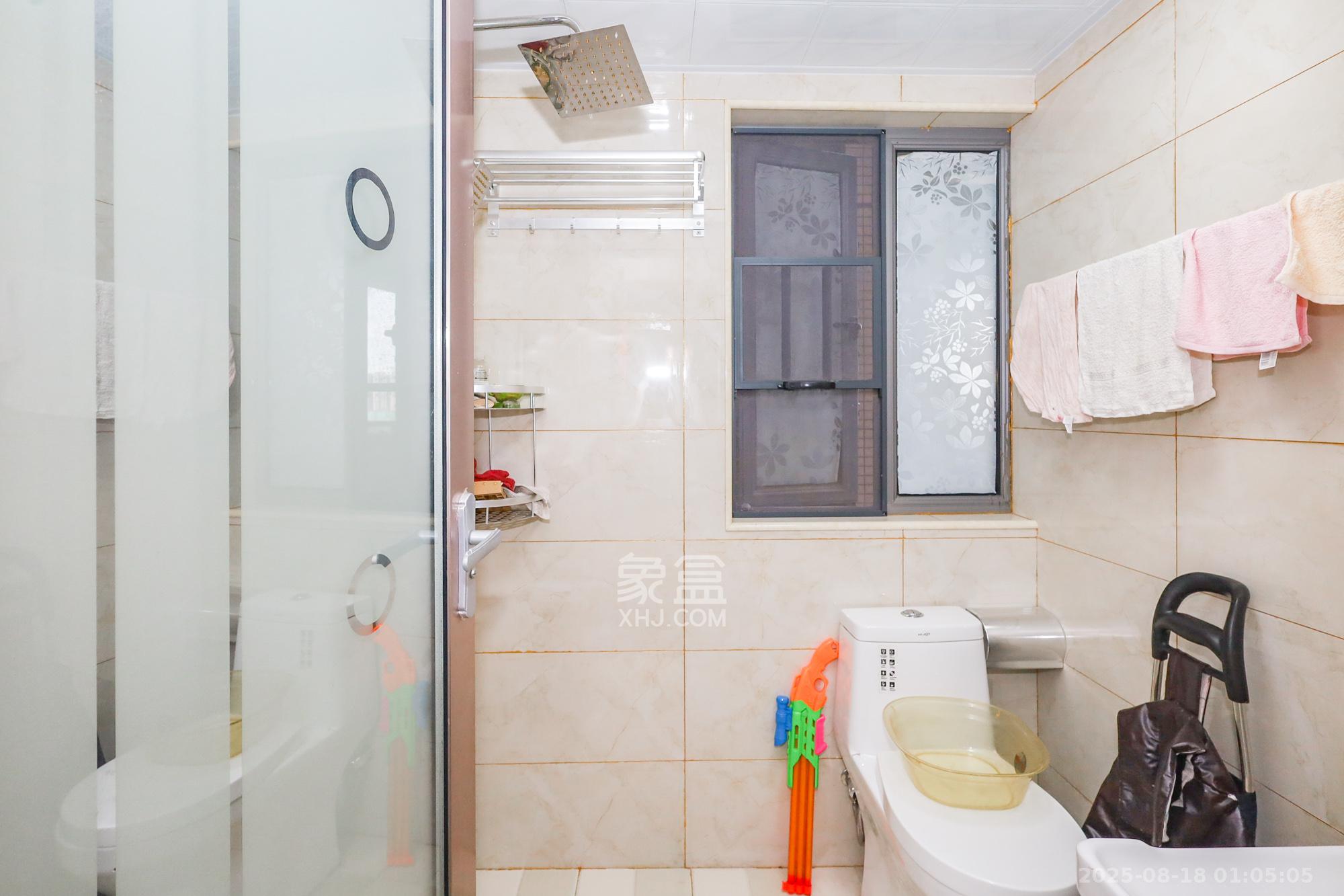 八方小区C区  3室2厅2卫    320.0万 八方小区C区  3室2厅2卫    320.0万卫生间