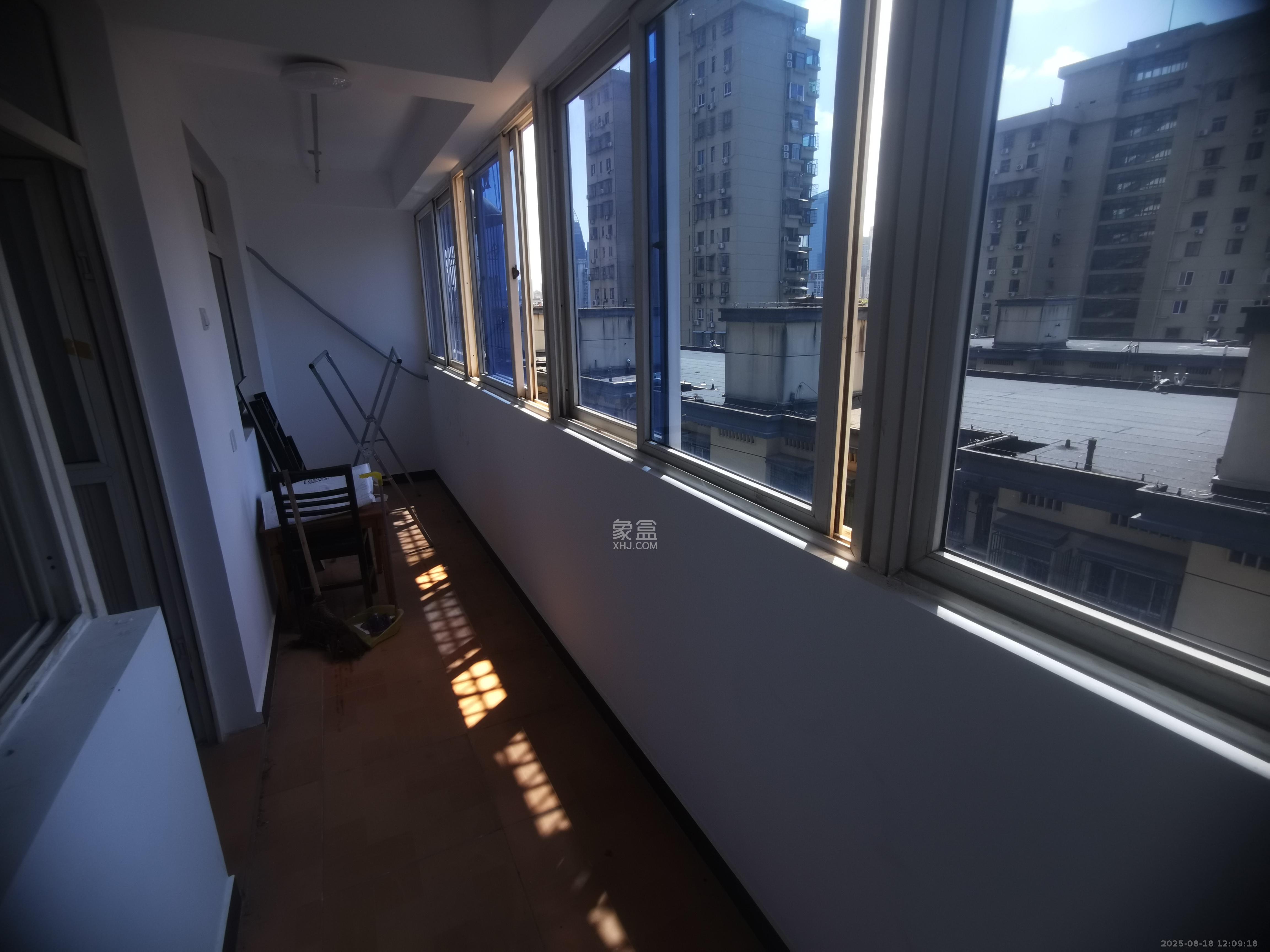 韭菜园商住楼  3室2厅1卫    2800.0元/月室内图