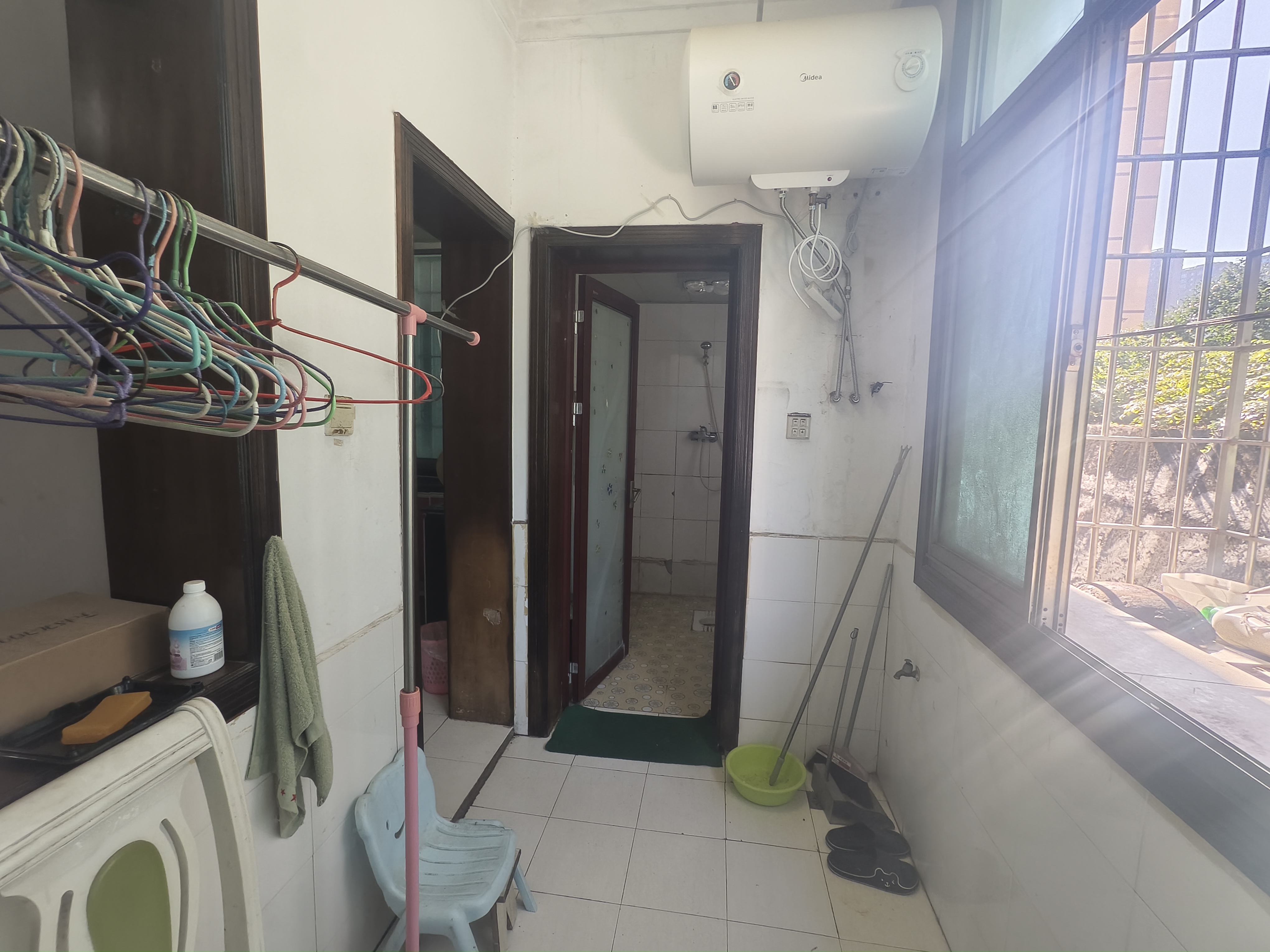 娄星区散盘  3室2厅2卫    1200.0元/月室内图