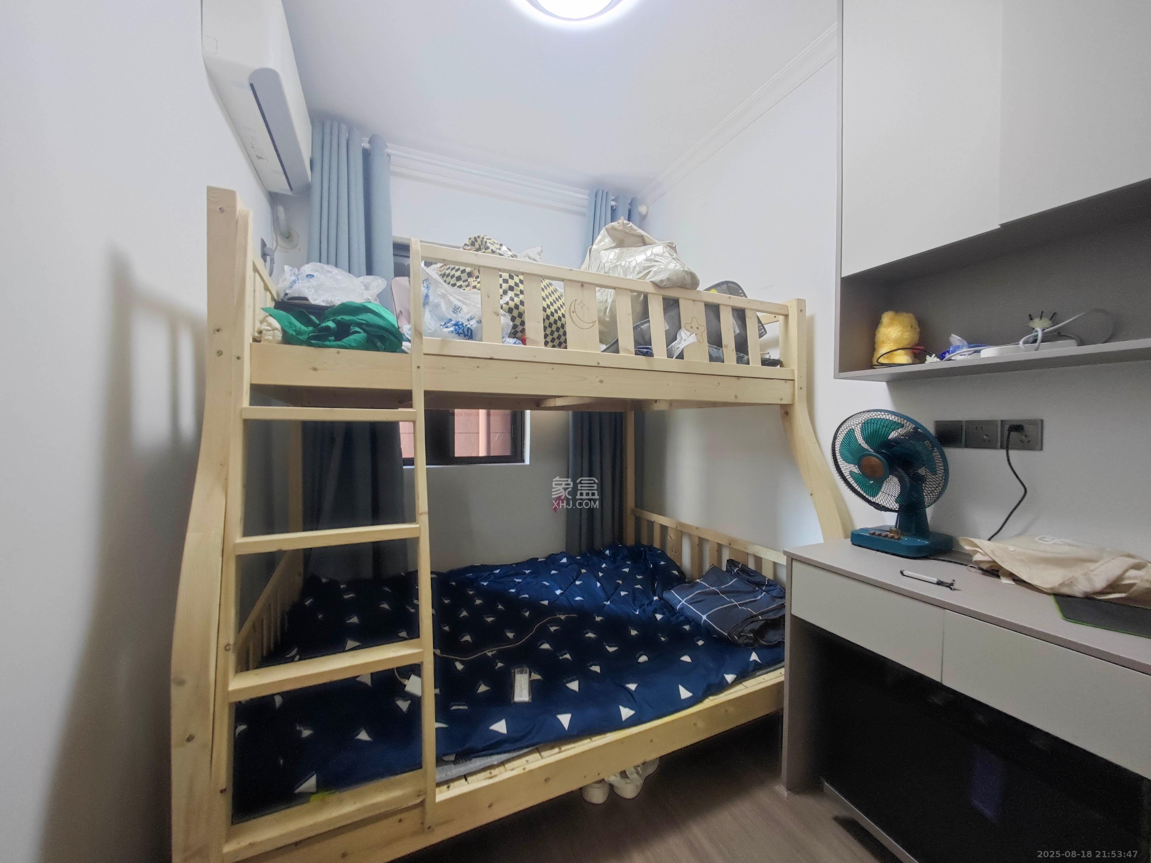 长房明宸府  3室2厅2卫   88.00万卧室