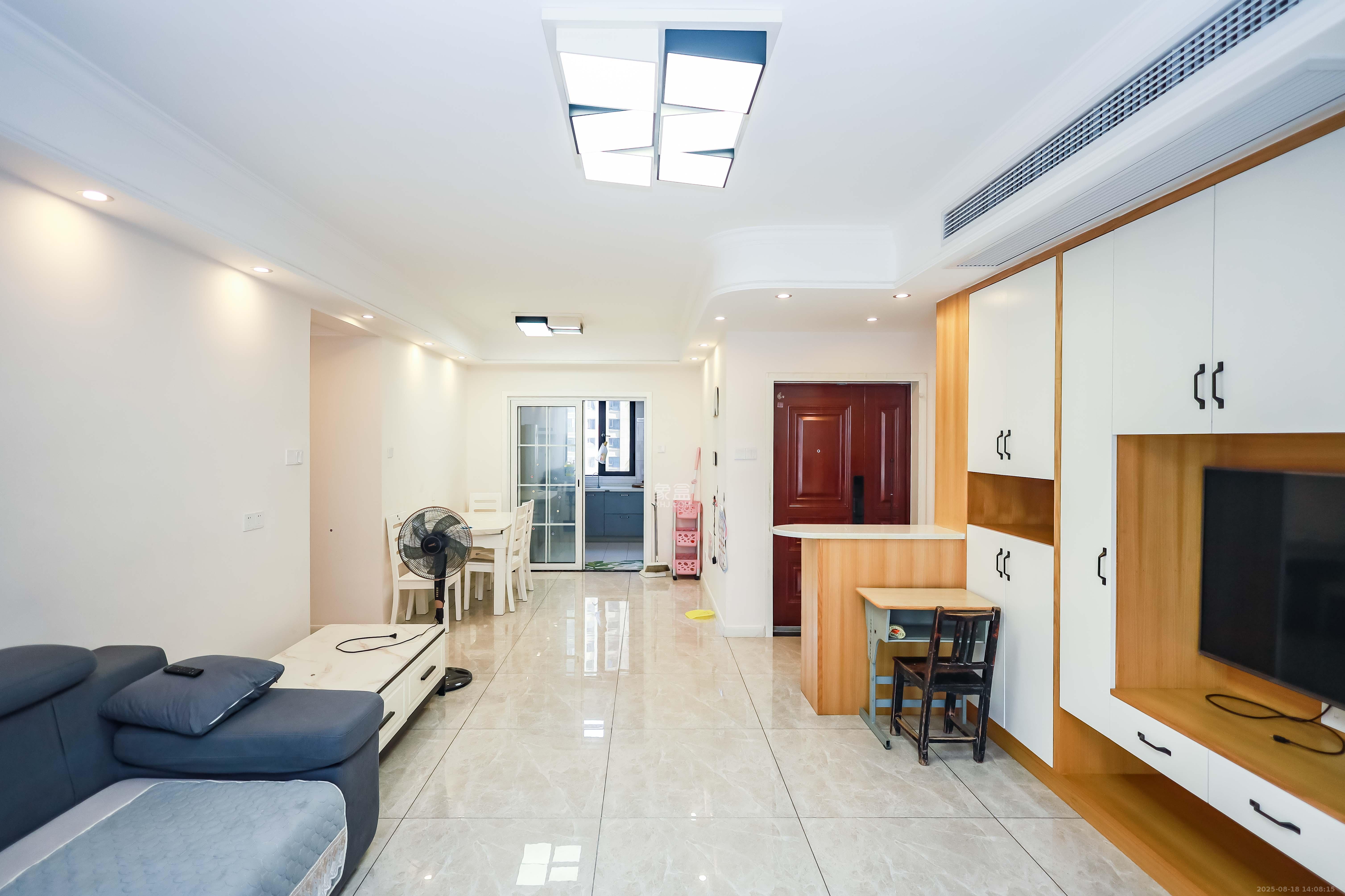 奥克斯缔壹城 4室2厅2卫 168.0万 奥克斯缔壹城 4室2厅2卫 168.0万客厅