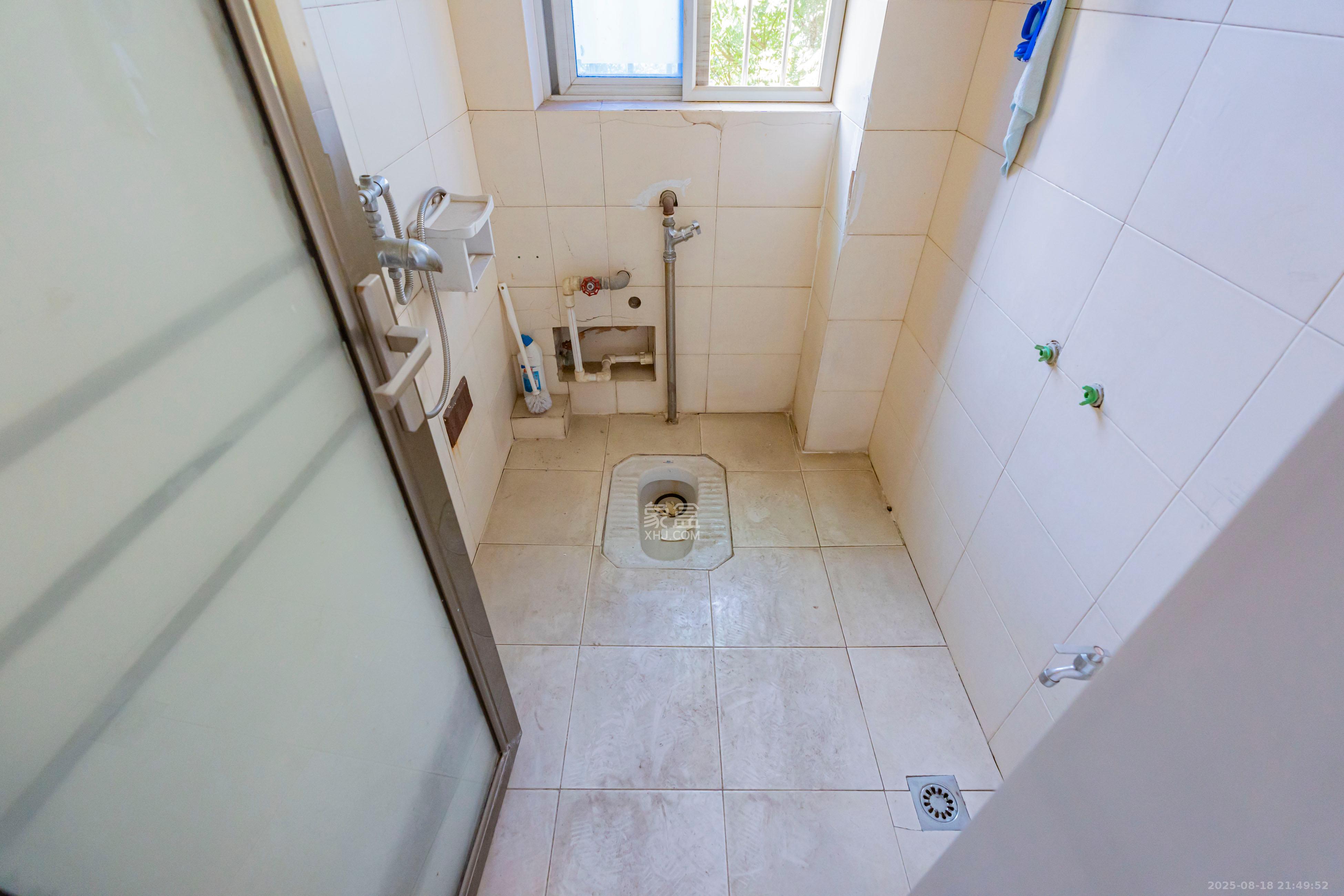 四方小区  3室2厅2卫    88.0万 四方小区  3室2厅2卫    88.0万卫生间