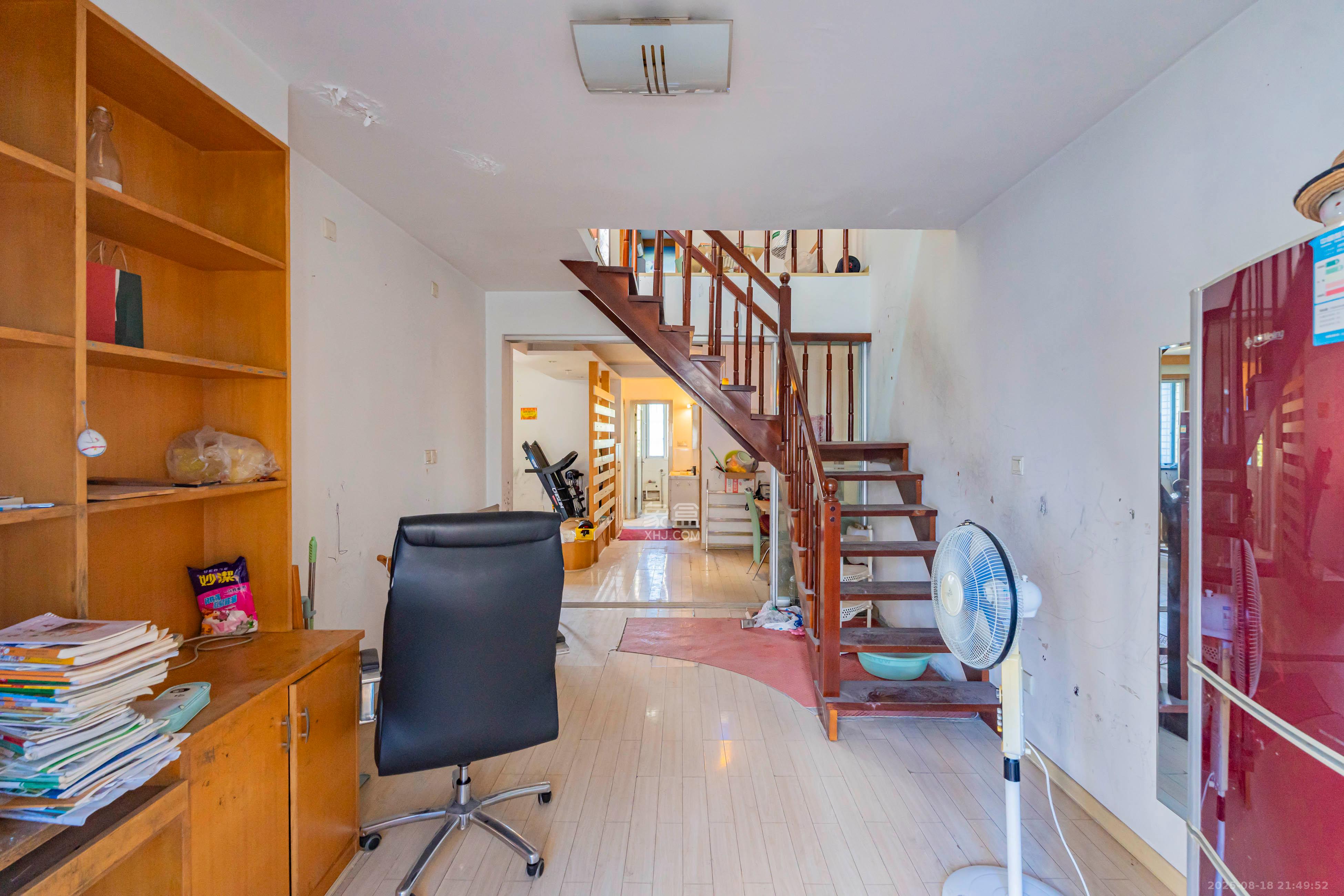 四方小区  3室2厅2卫    88.0万 四方小区  3室2厅2卫    88.0万客厅