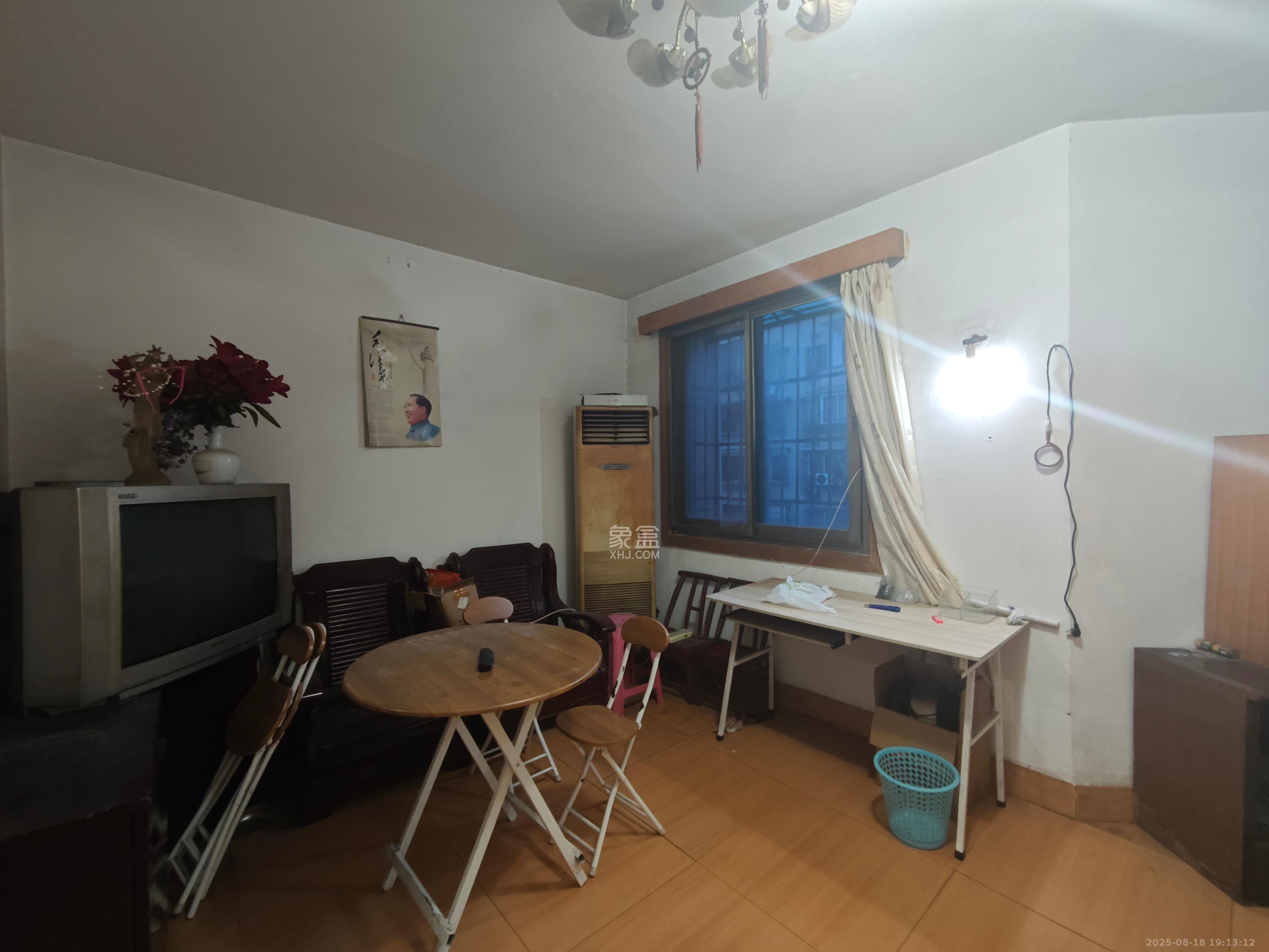 天鸿小区  2室2厅1卫    1400.0元/月室内图