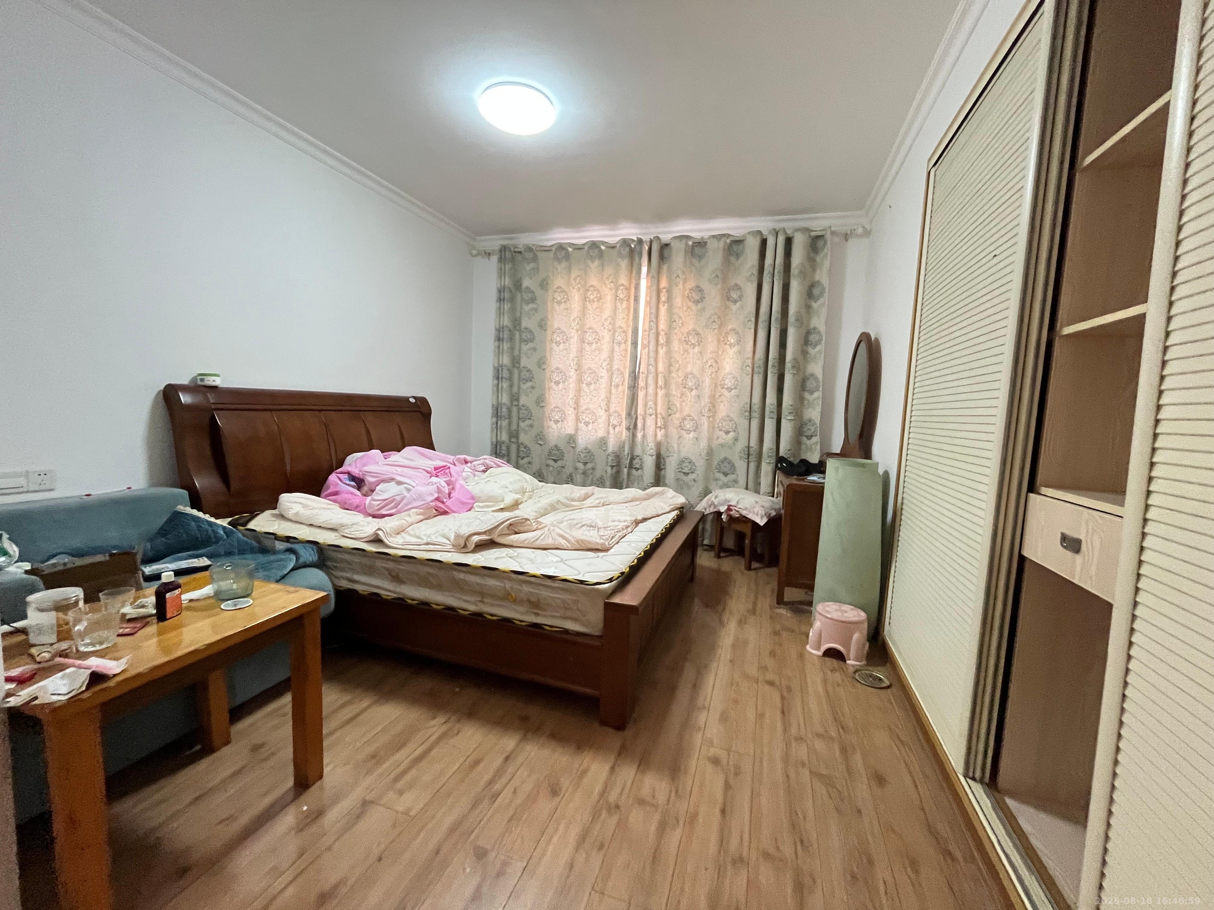丽发新城  1室2厅1卫   2300.00元/月室内图