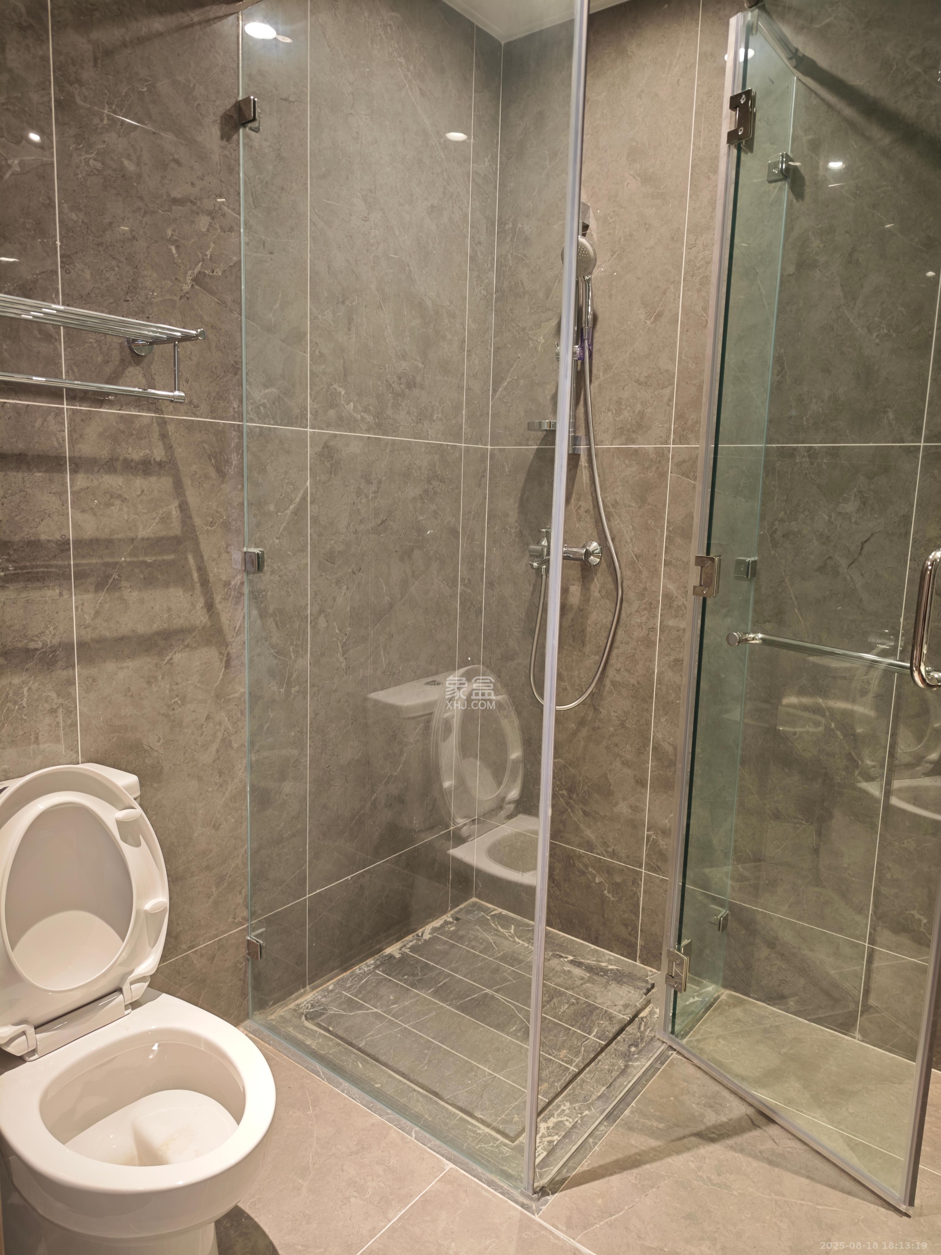 正荣梅溪紫阙台  4室2厅3卫    8500.0元/月室内图