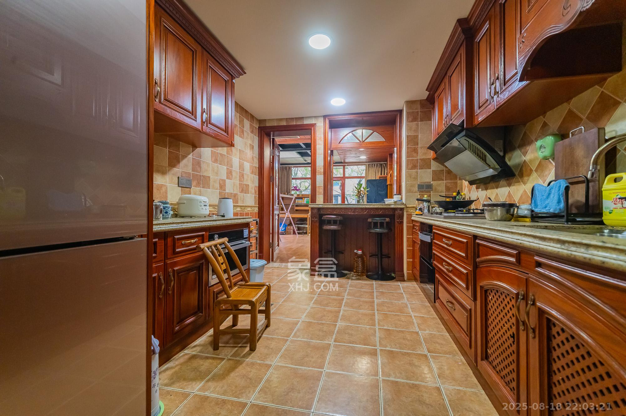 海伦春天  5室2厅3卫    288.0万 海伦春天  5室2厅3卫    288.0万厨房