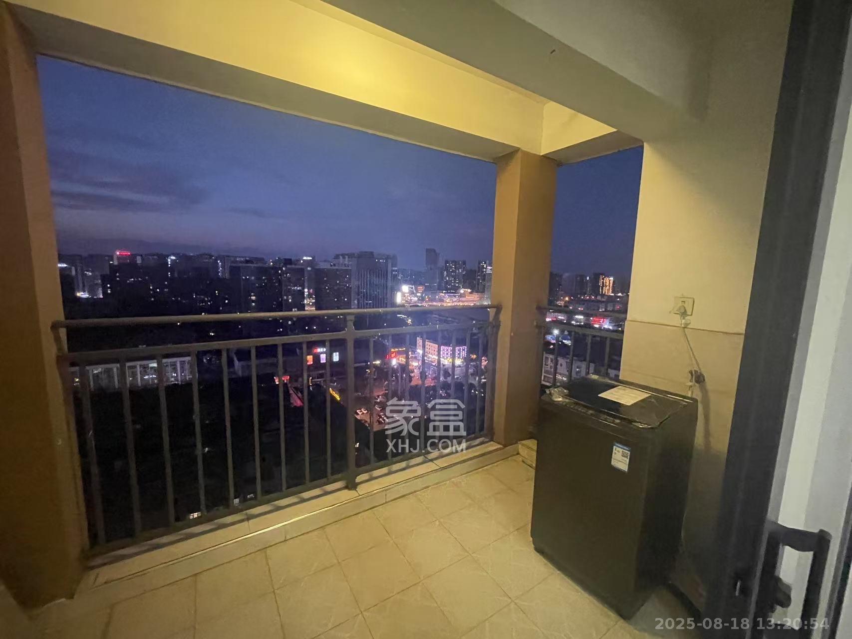 兴隆景苑  3室2厅2卫    2500.0元/月 兴隆景苑  3室2厅2卫    2500.0元/月室内图