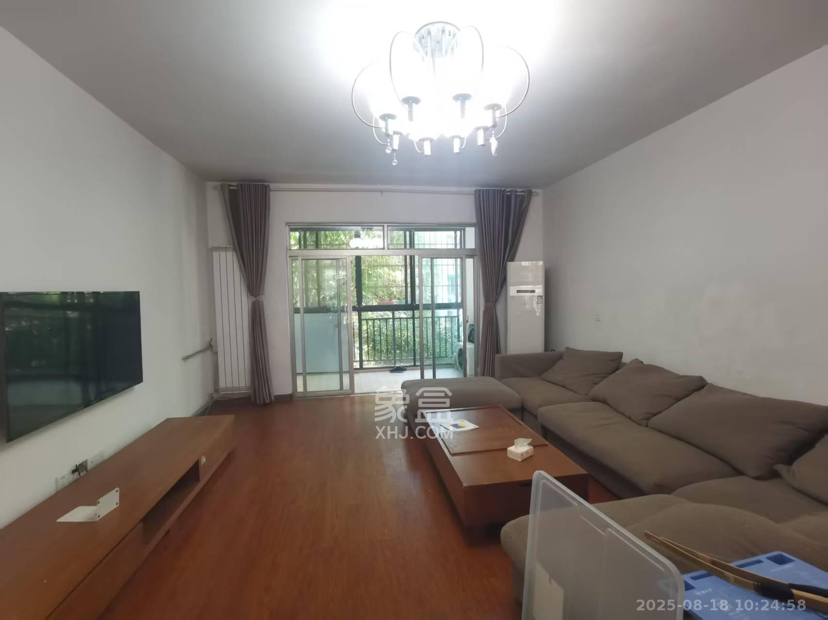 九峰小区(一二三四区) 4室2厅2卫 3500.0元/月 九峰小区(一二三四区) 4室2厅2卫 3500.0元/月室内图