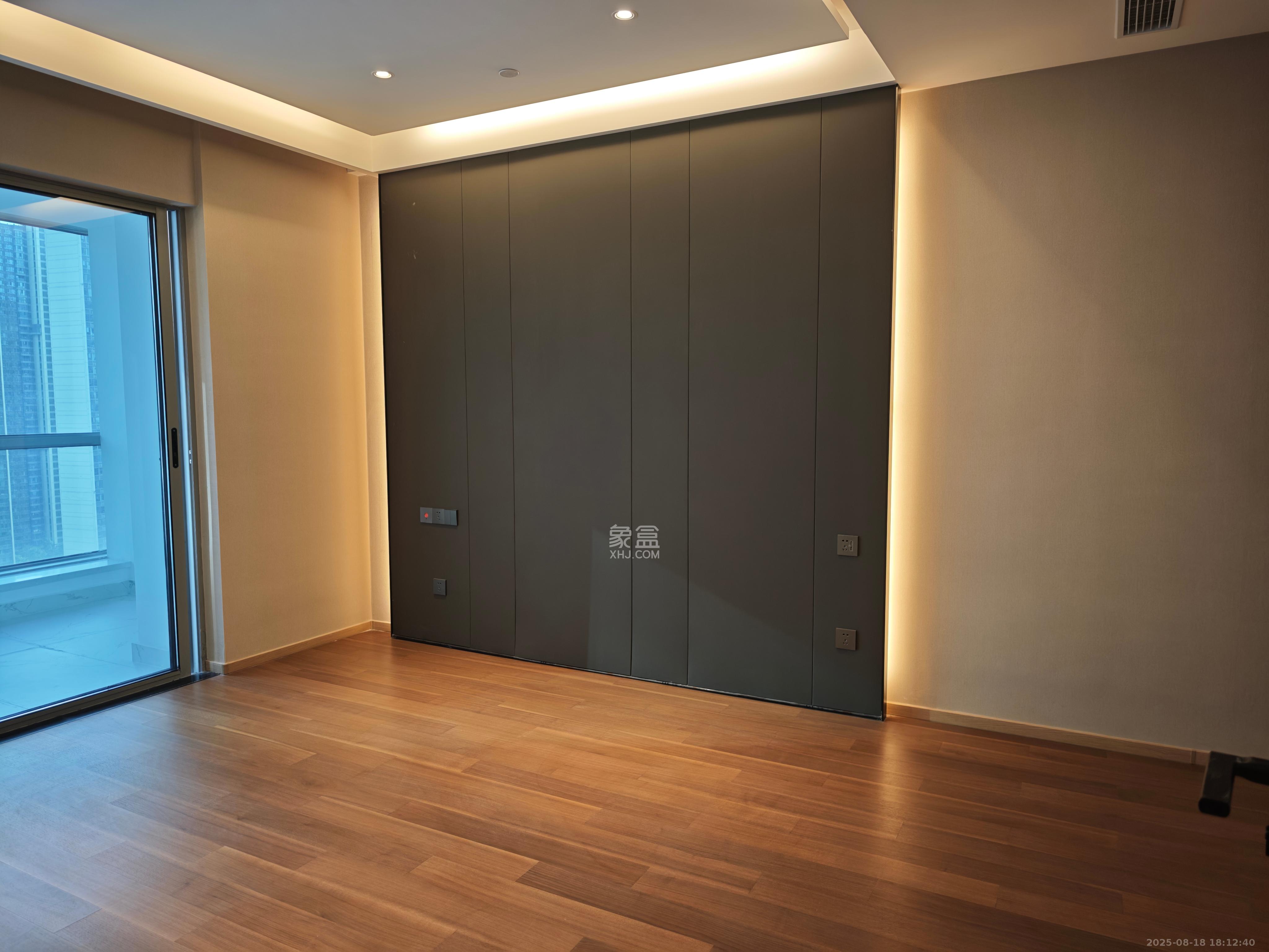 正荣梅溪紫阙台  4室2厅3卫    8500.0元/月室内图