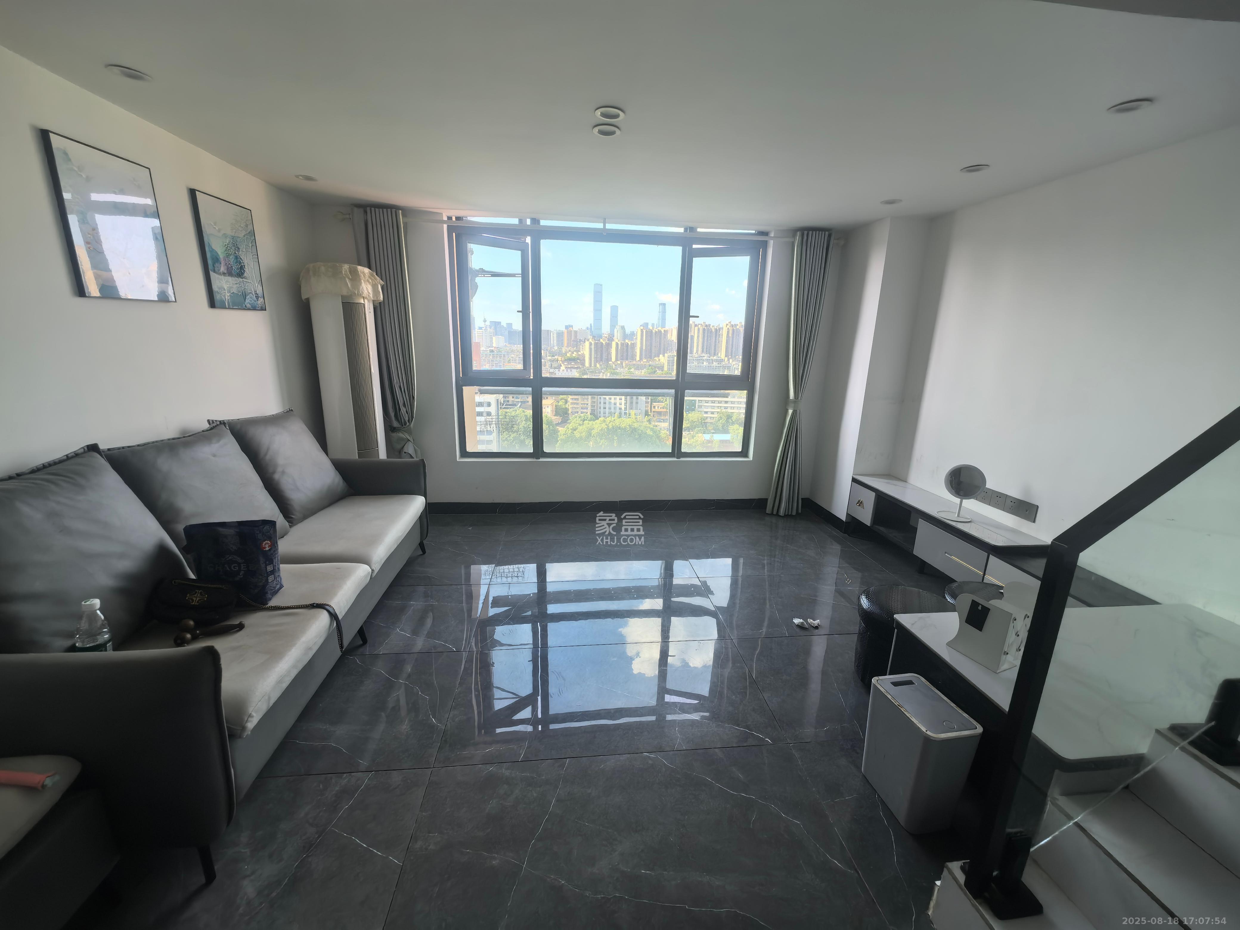 荣盛花语书苑  2室0厅0卫    2400.0元/月 荣盛花语书苑  2室0厅0卫    2400.0元/月室内图