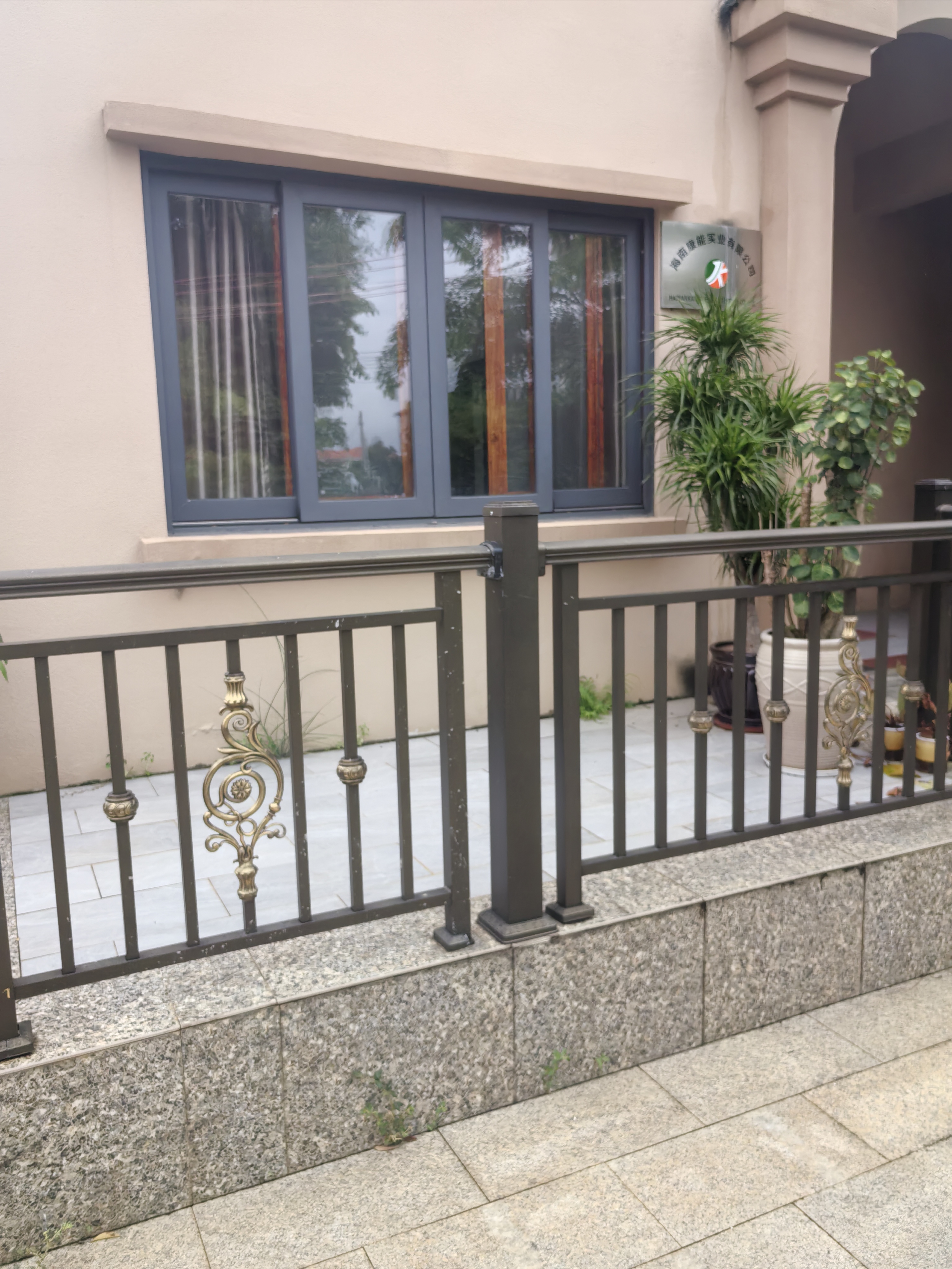 西湾别墅 8室3厅2卫 20000.0元/月 西湾别墅 8室3厅2卫 20000.0元/月室内图