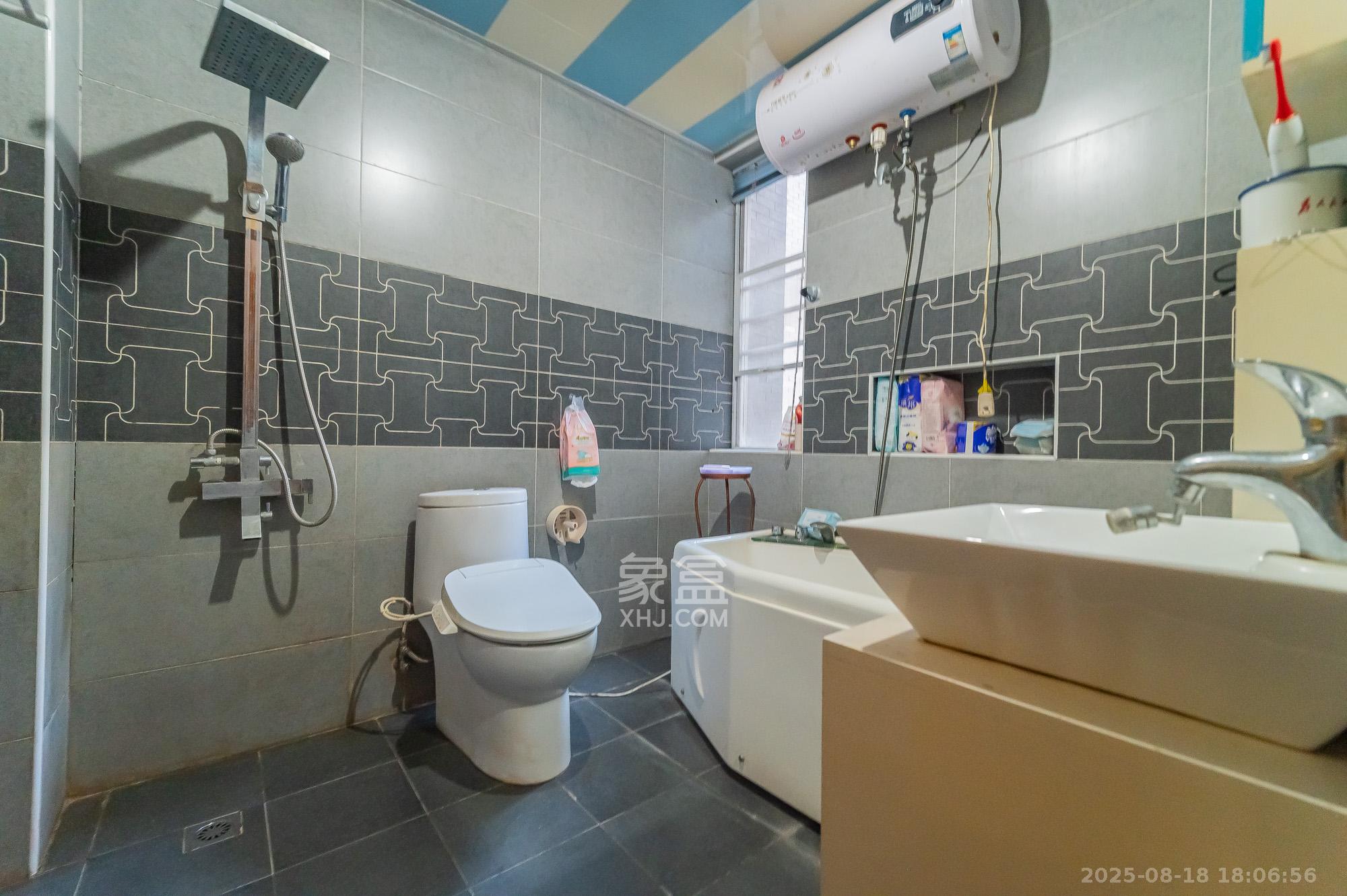 陶然居  4室2厅2卫    138.0万 陶然居  4室2厅2卫    138.0万卫生间