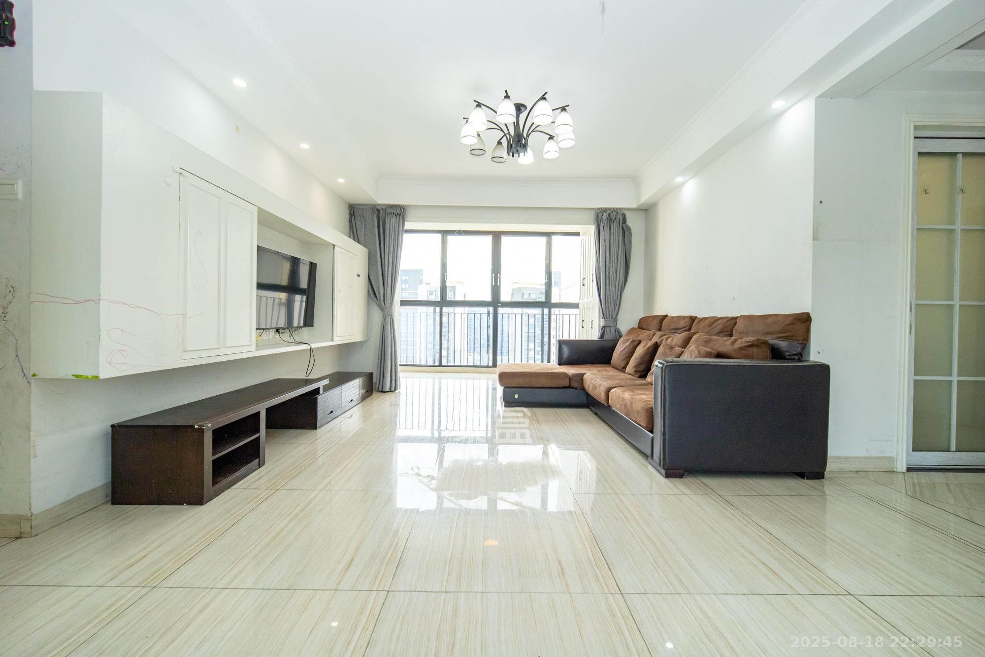 恒基凯旋门三期  4室2厅2卫    122.8万 恒基凯旋门三期  4室2厅2卫    122.8万