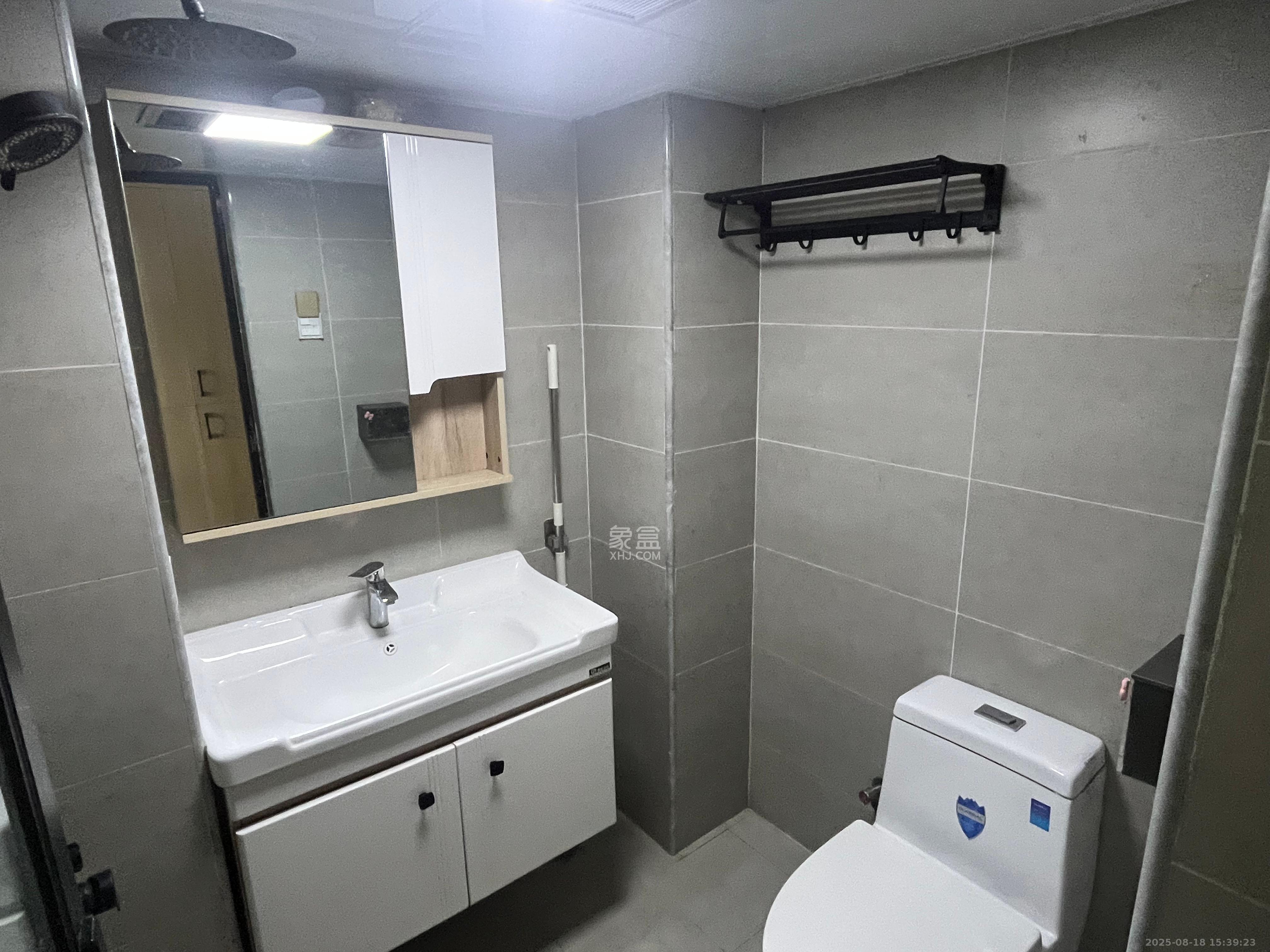 裕天国际商汇中心 1室0厅0卫 1700.0元/月 裕天国际商汇中心 1室0厅0卫 1700.0元/月室内图