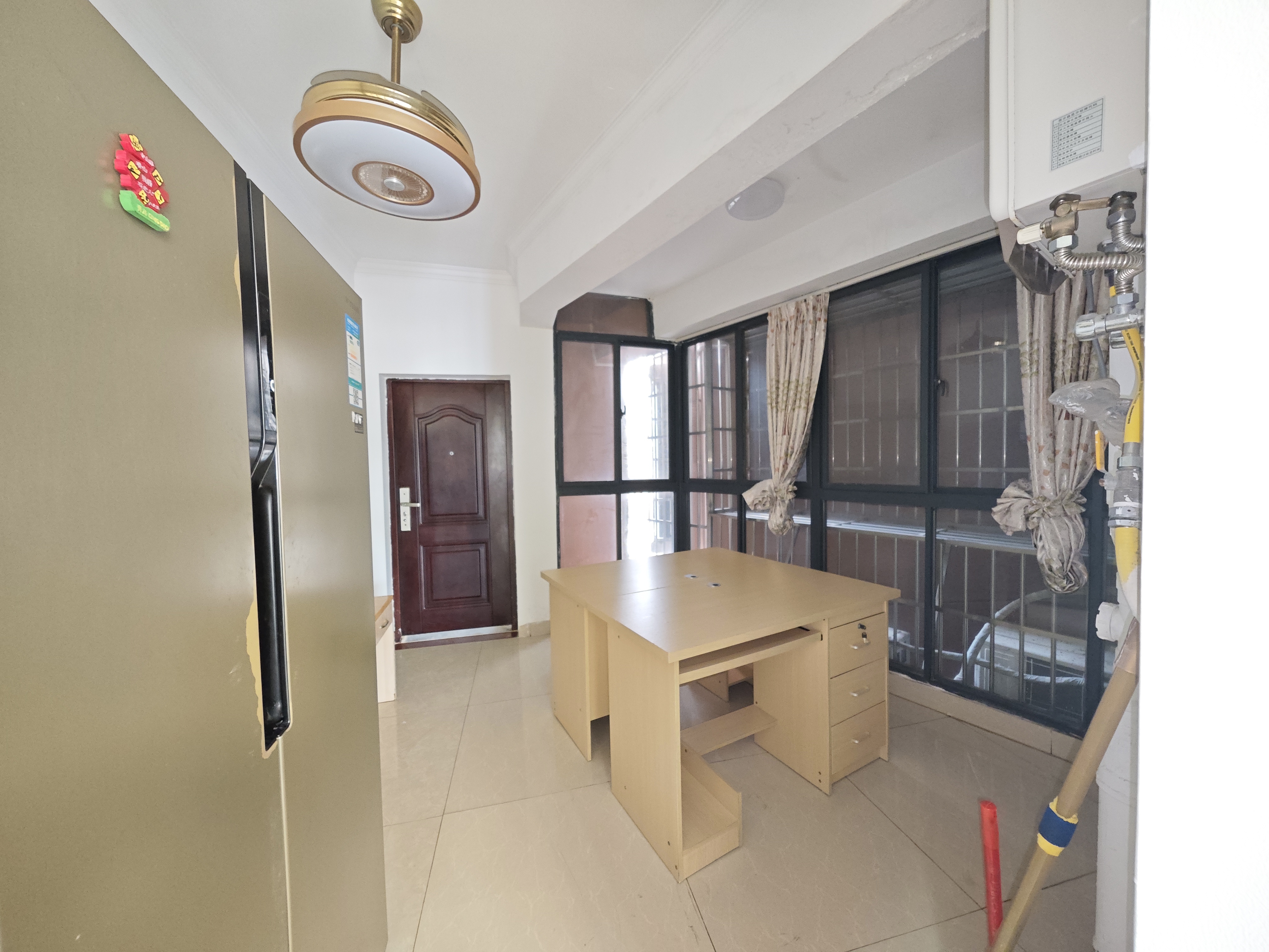 星华佳园 4室2厅2卫 206.0万 星华佳园 4室2厅2卫 206.0万客厅