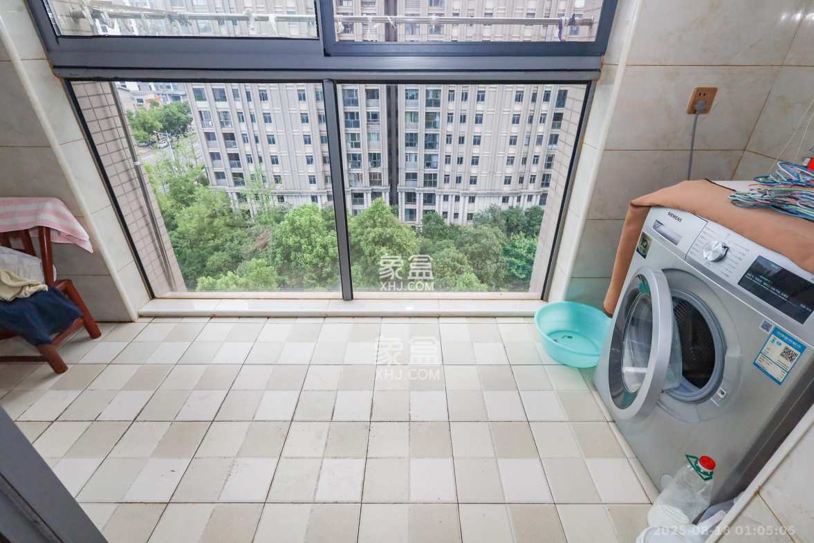 八方小区C区  3室2厅2卫    320.0万 八方小区C区  3室2厅2卫    320.0万阳台