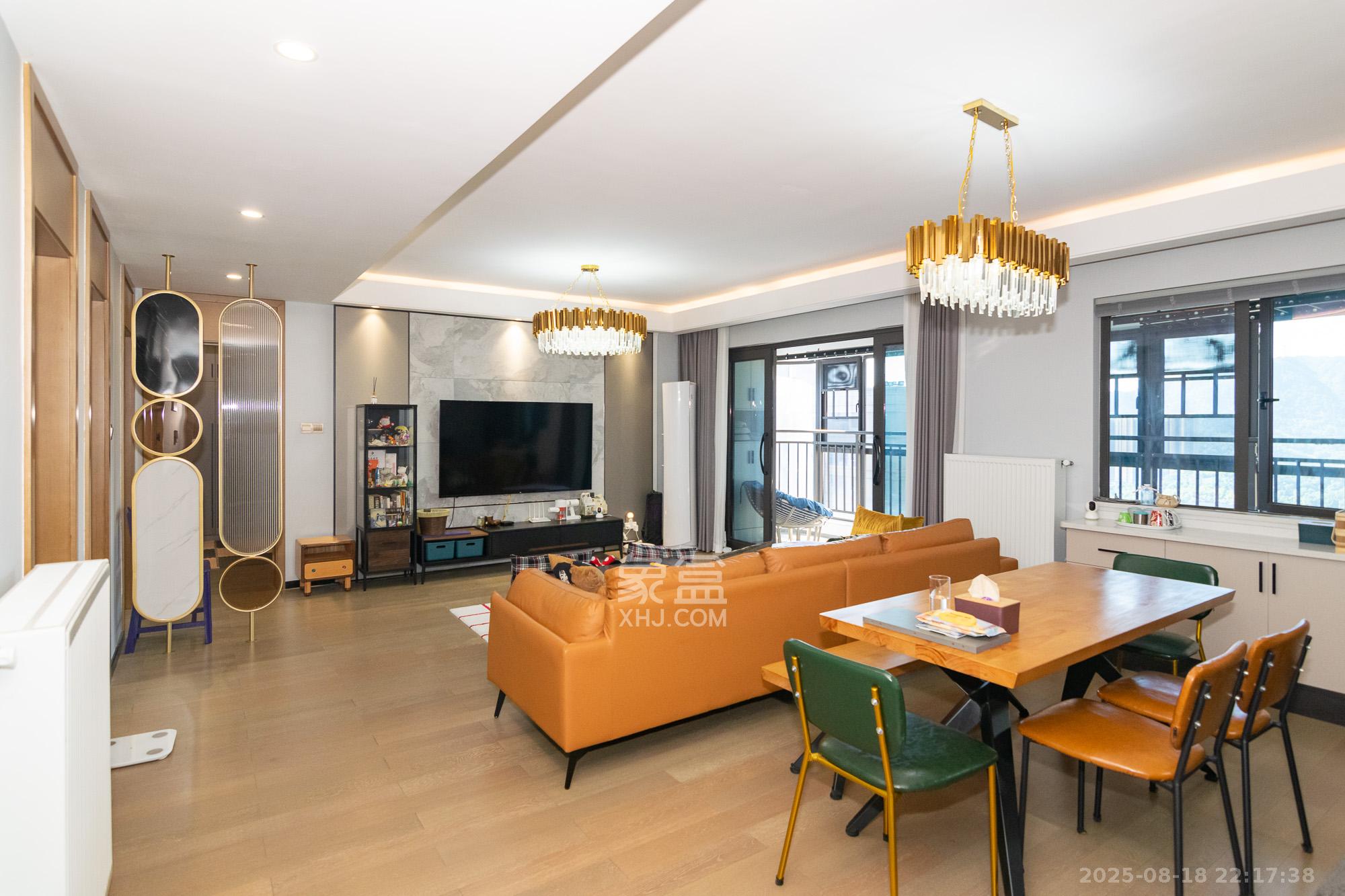 润和美郡（润和紫郡五期）  4室2厅2卫    128.0万客厅