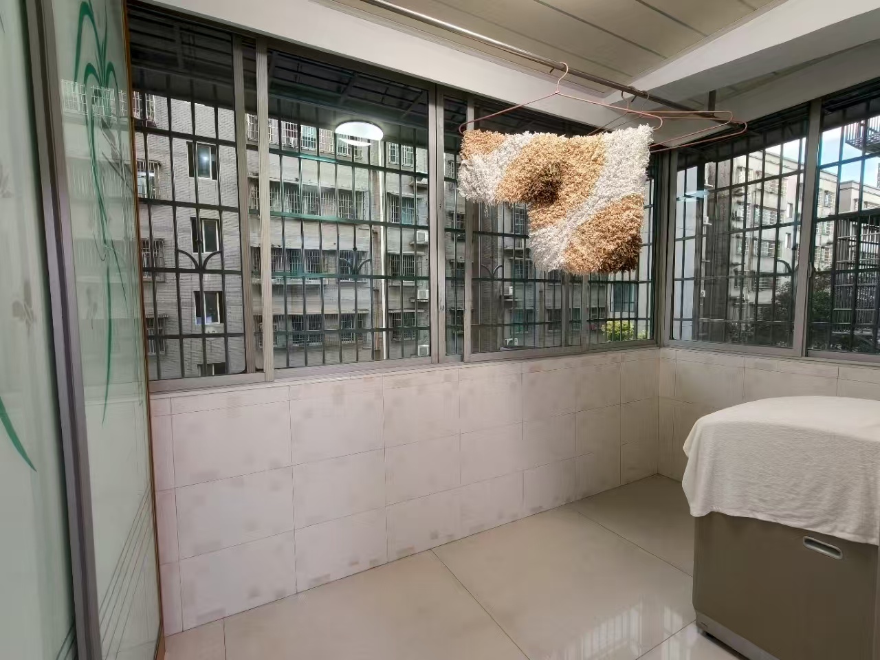 华联小区  3室2厅2卫    1100.0元/月 华联小区  3室2厅2卫    1100.0元/月室内图