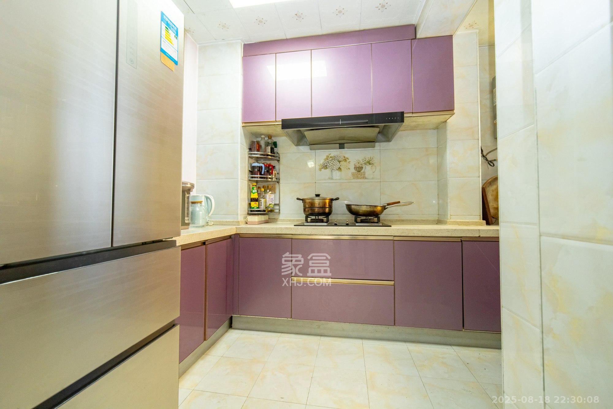 华润置地广场一期  1室2厅1卫    72.8万 华润置地广场一期  1室2厅1卫    72.8万厨房