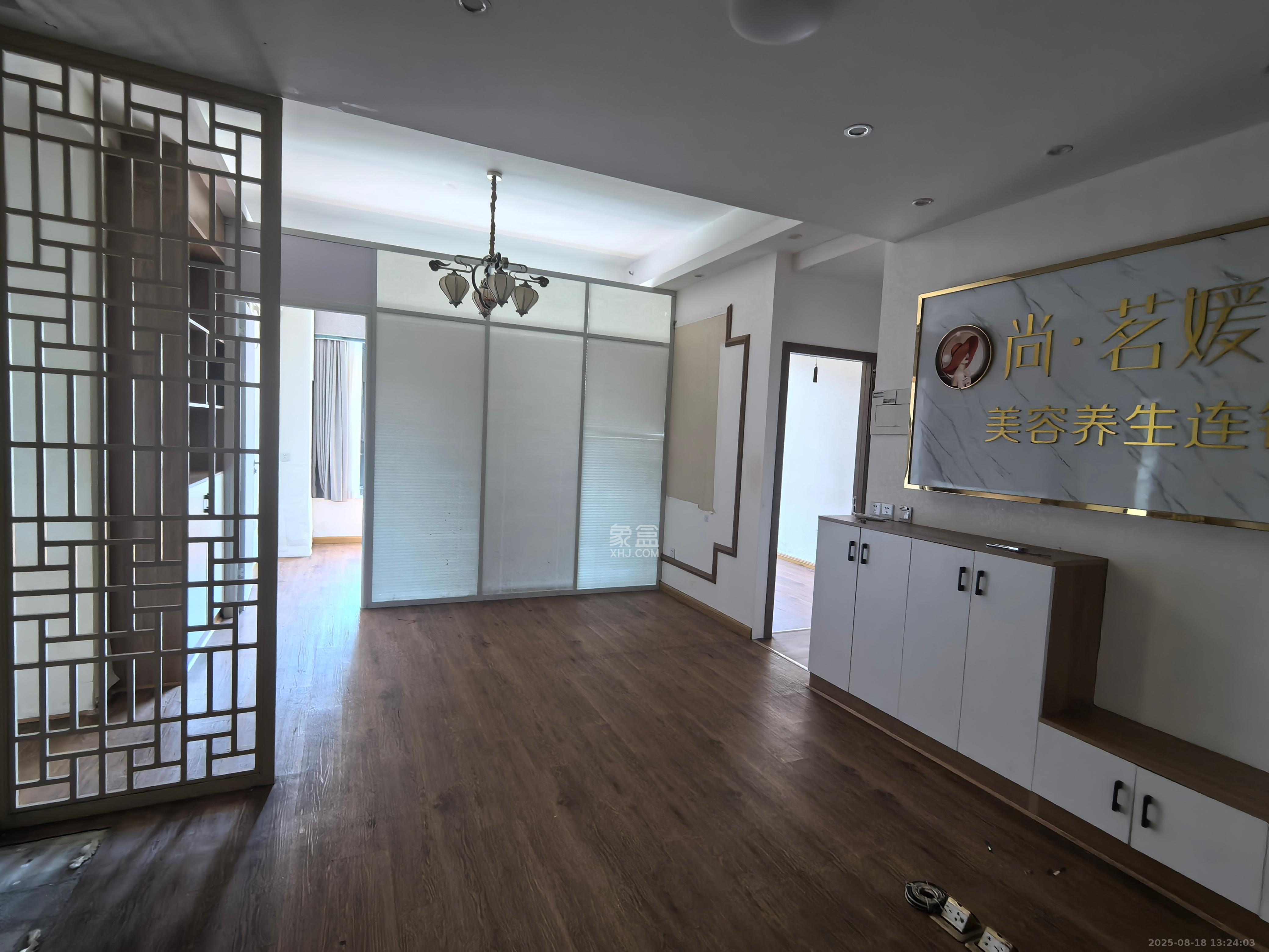 金茂梅溪湖 1室1厅1卫 1500.0元/月 金茂梅溪湖 1室1厅1卫 1500.0元/月室内图