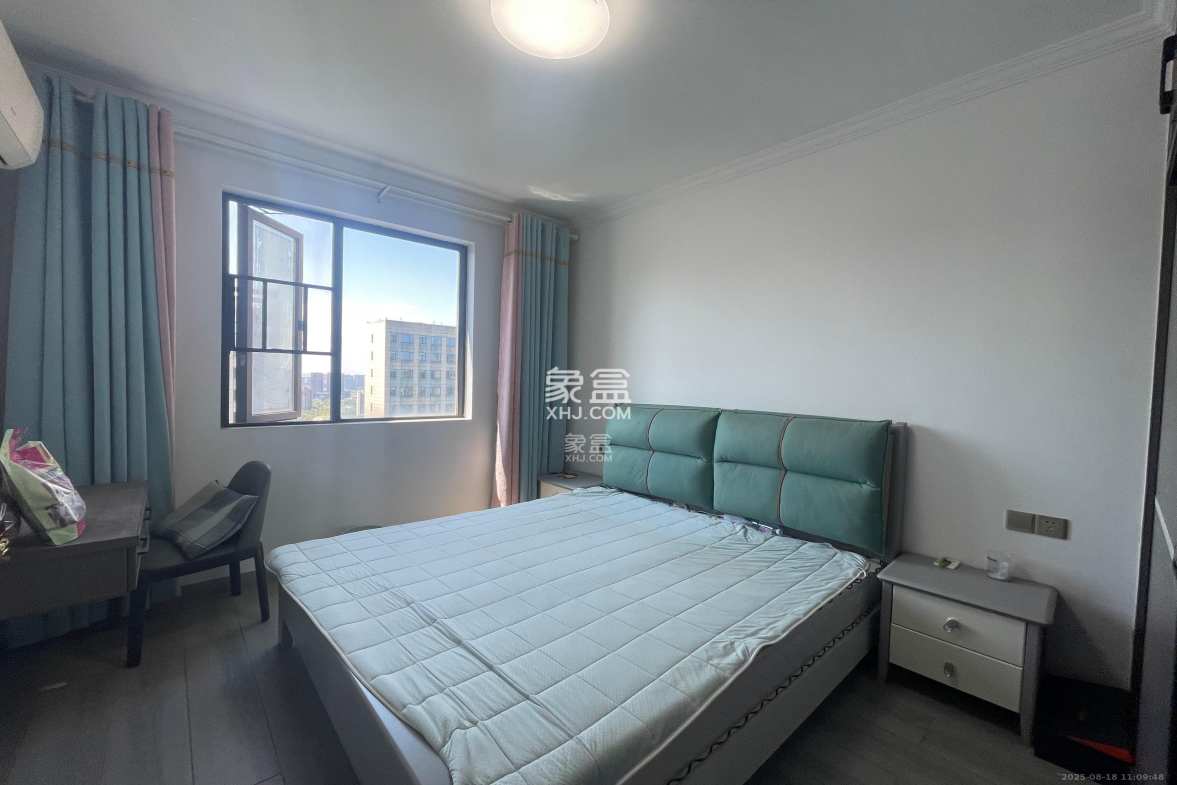 奥克斯滨仕花园(奥克斯洋湖广场/奥克斯中心)  3室2厅2卫    3000.0元/月 奥克斯滨仕花园(奥克斯洋湖广场/奥克斯中心)  3室2厅2卫    3000.0元/月室内图