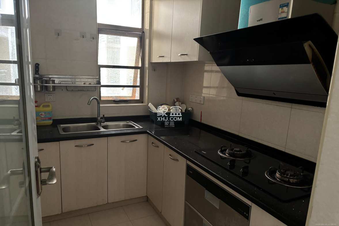 江山帝景雅典  2室2厅1卫    1900.0元/月 江山帝景雅典  2室2厅1卫    1900.0元/月室内图