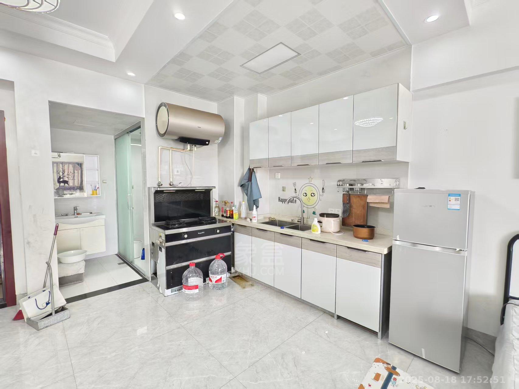 圣华名城建设北路110号 1室1厅1卫 900.0元/月 圣华名城建设北路110号 1室1厅1卫 900.0元/月室内图