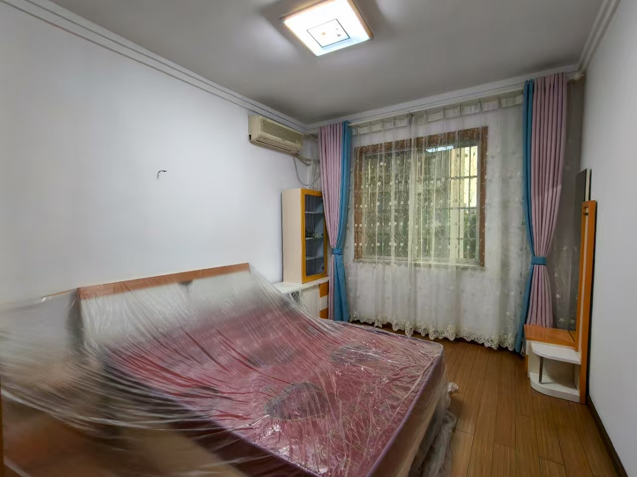 华联小区  3室2厅2卫    1100.0元/月 华联小区  3室2厅2卫    1100.0元/月室内图