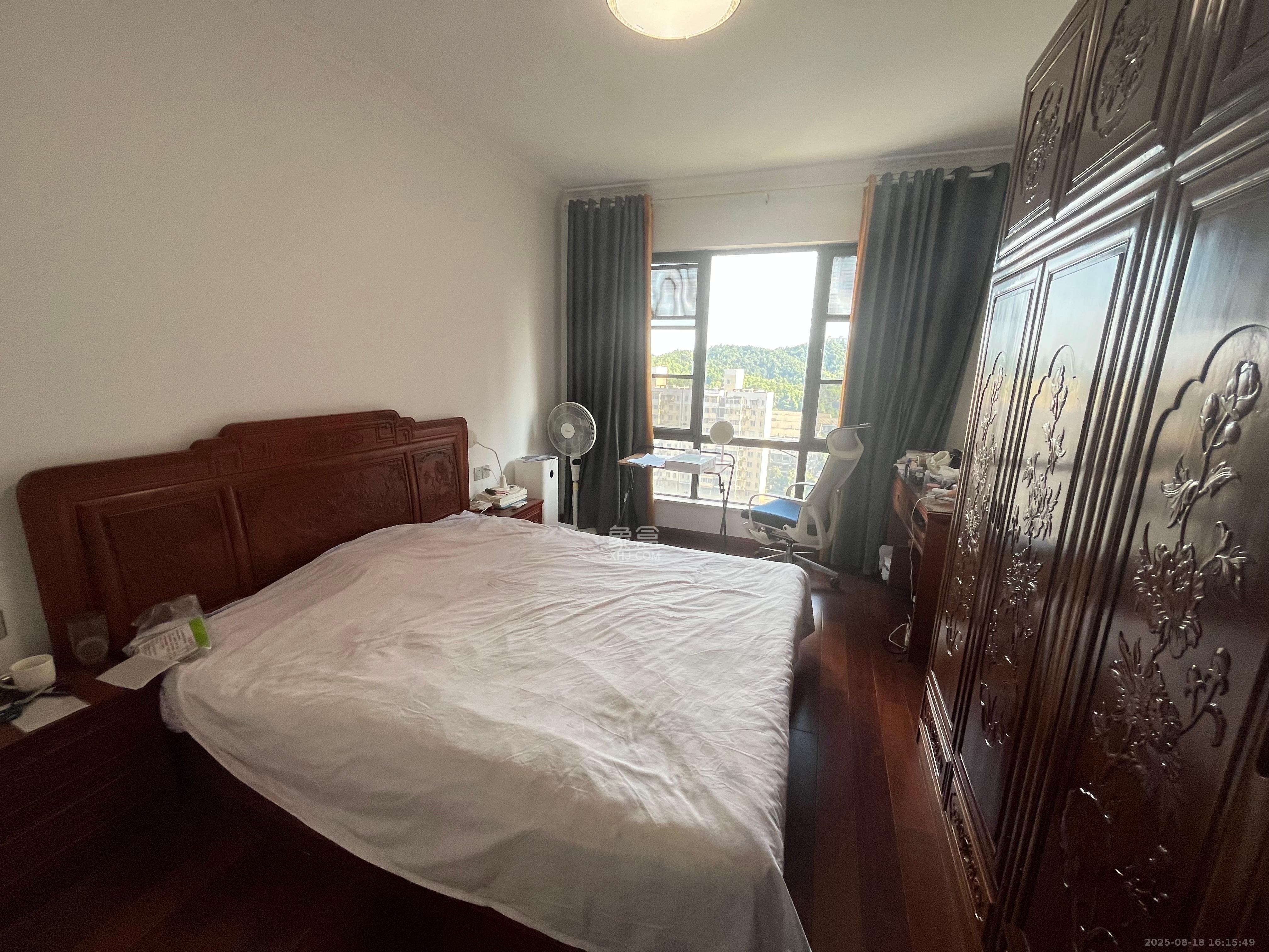 湘诚德峰小区B区  4室2厅2卫    3800.0元/月室内图