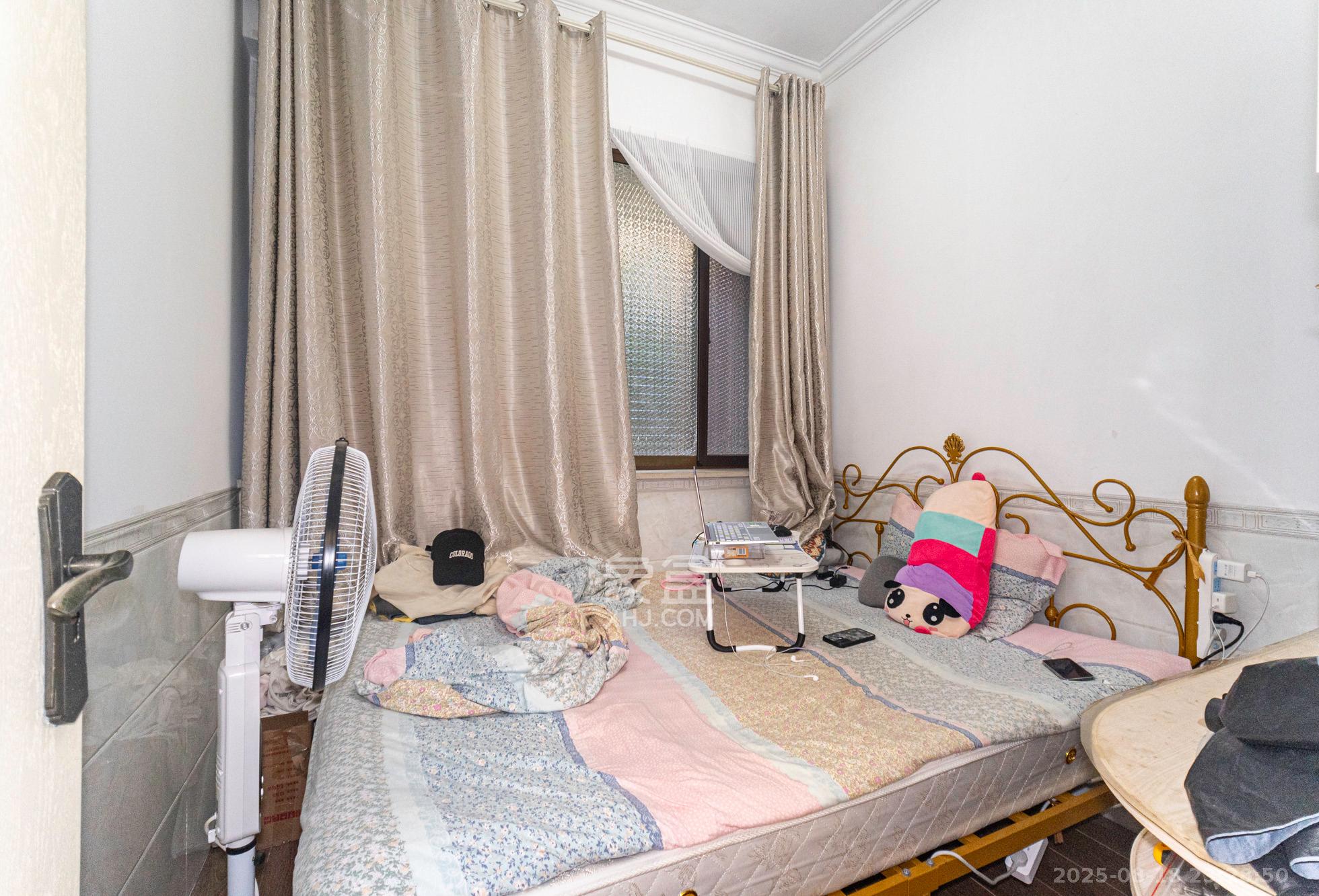 盛地春天里  3室2厅1卫    49.8万 盛地春天里  3室2厅1卫    49.8万卧室