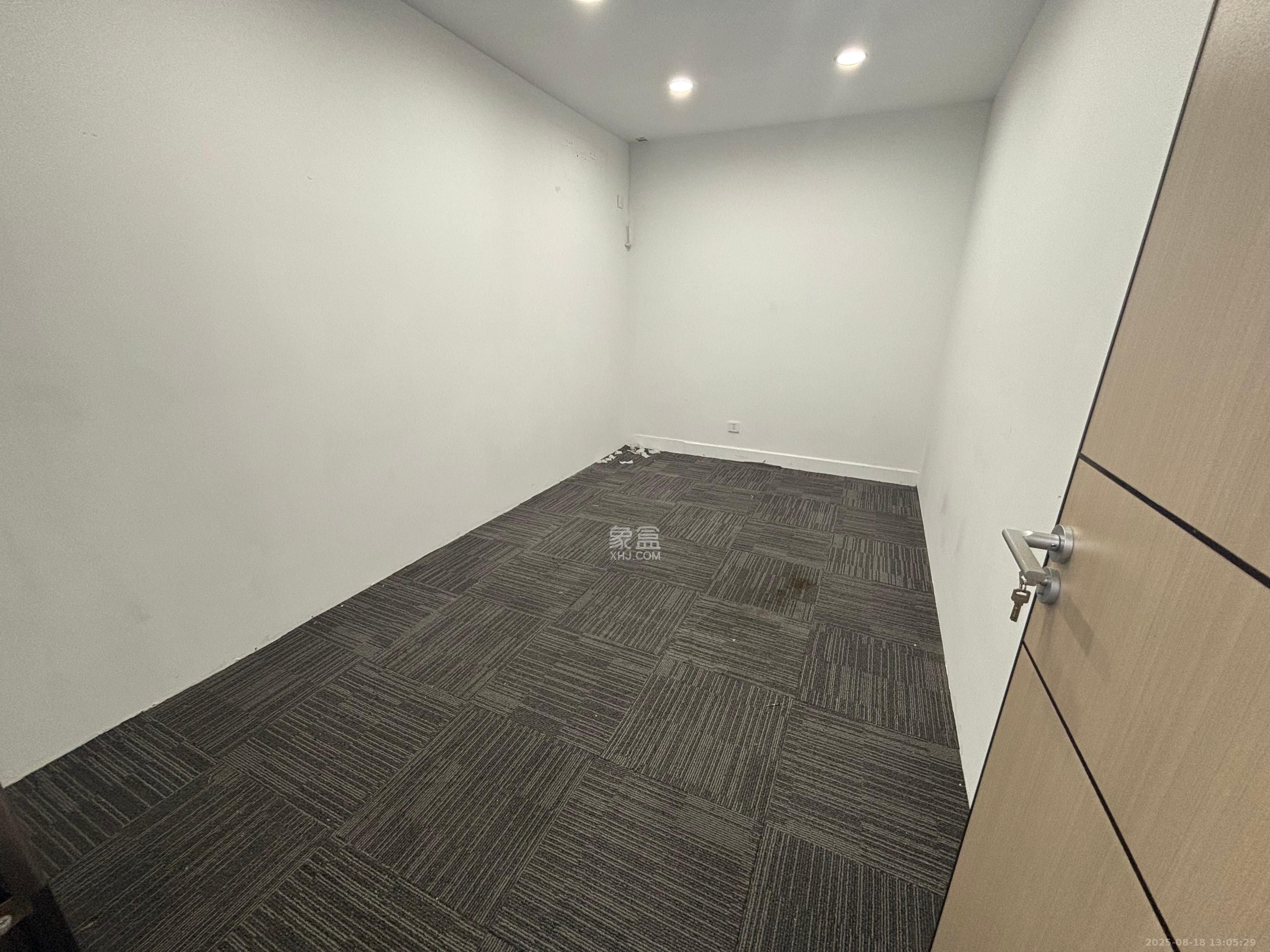 人瑞潇湘国际  4室1厅1卫    8500.0元/月室内图