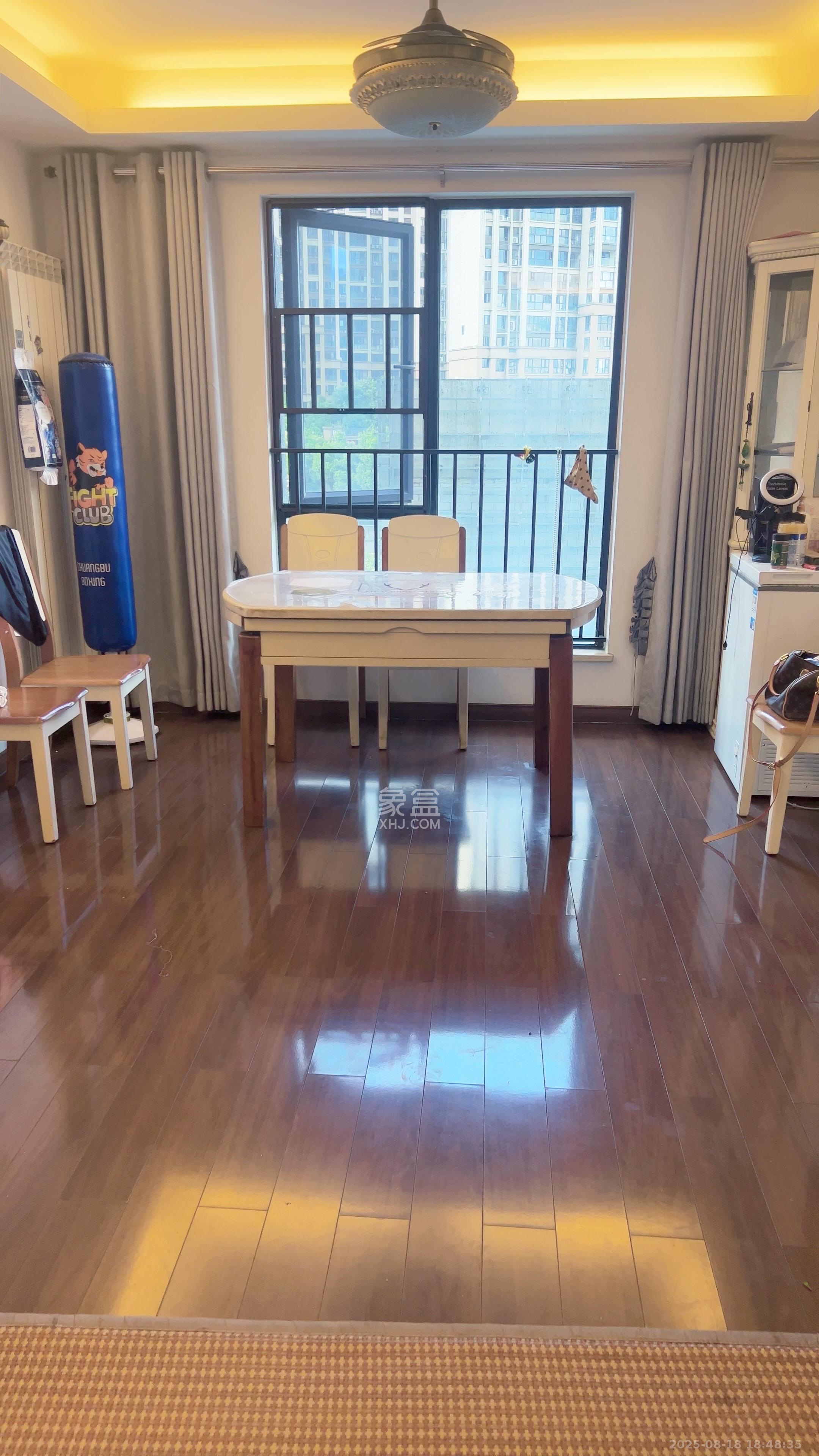 万科里金域滨江  3室1厅2卫    3800.0元/月 万科里金域滨江  3室1厅2卫    3800.0元/月