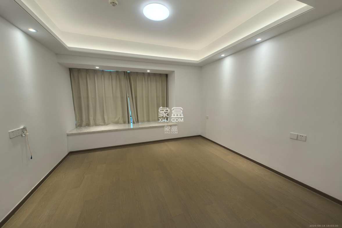 滨江府1913 4室2厅3卫 8500.0元/月 滨江府1913 4室2厅3卫 8500.0元/月室内图