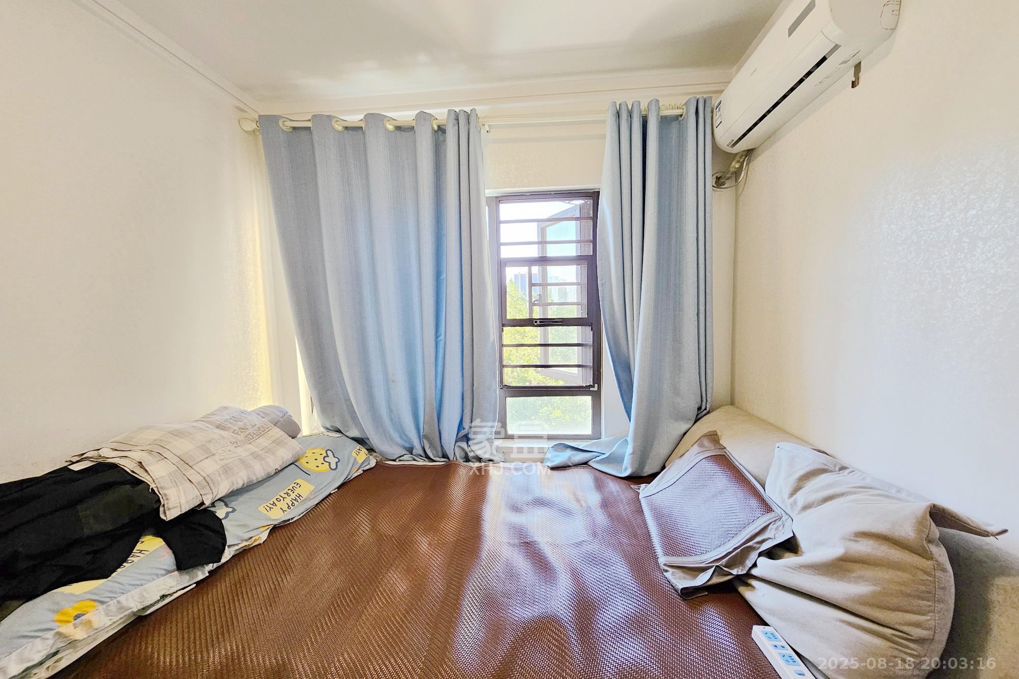 阳光城尚东湾蓝莓苑  4室2厅2卫    135.0万 阳光城尚东湾蓝莓苑  4室2厅2卫    135.0万卧室