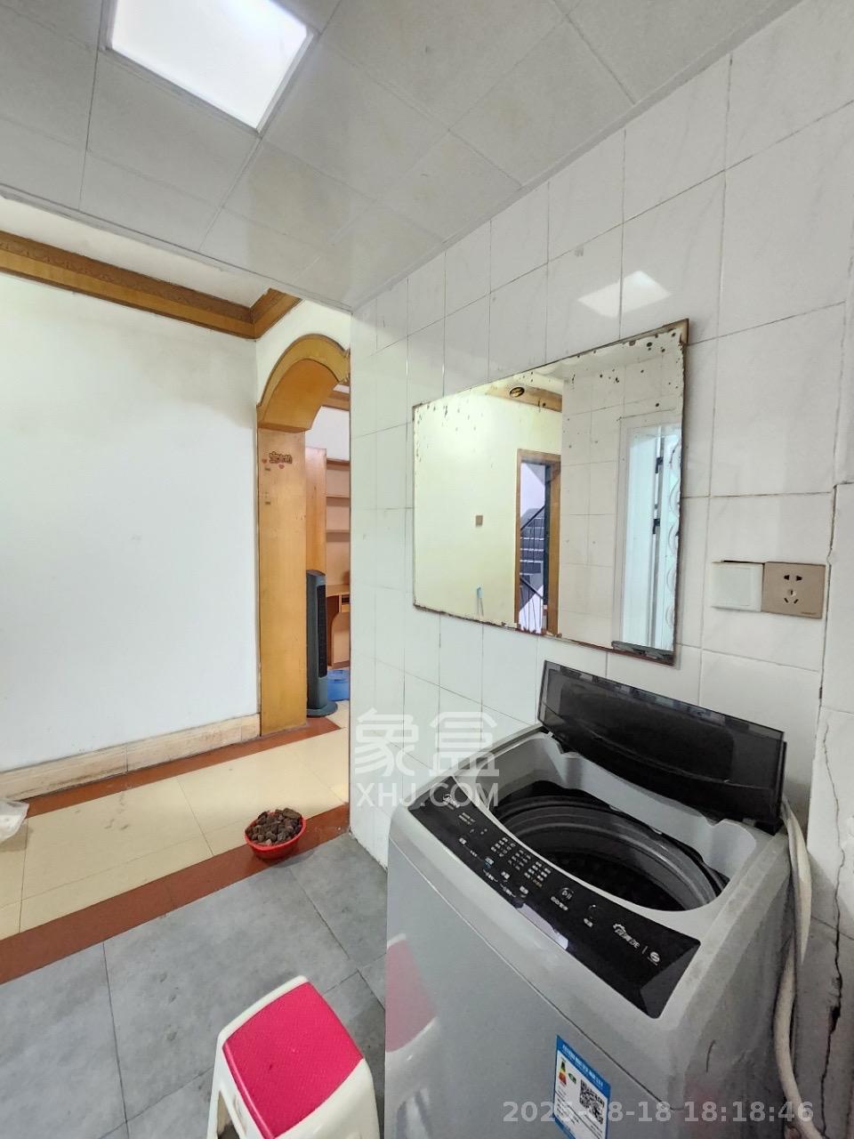 英才园二片  3室2厅1卫    2200.0元/月 英才园二片  3室2厅1卫    2200.0元/月室内图