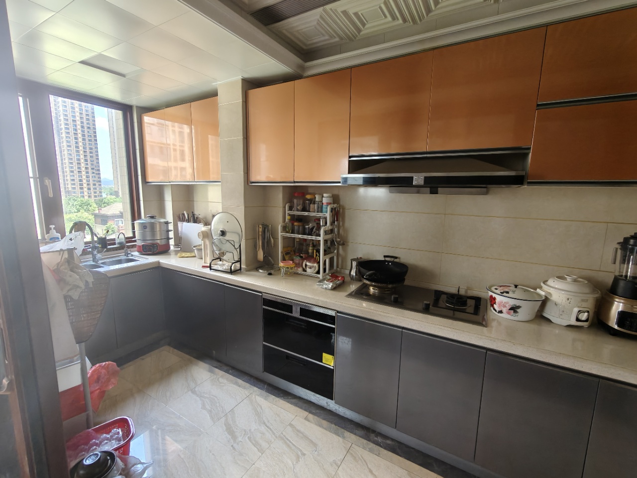 檀香山 5室2厅2卫 150.0万 檀香山 5室2厅2卫 150.0万客厅