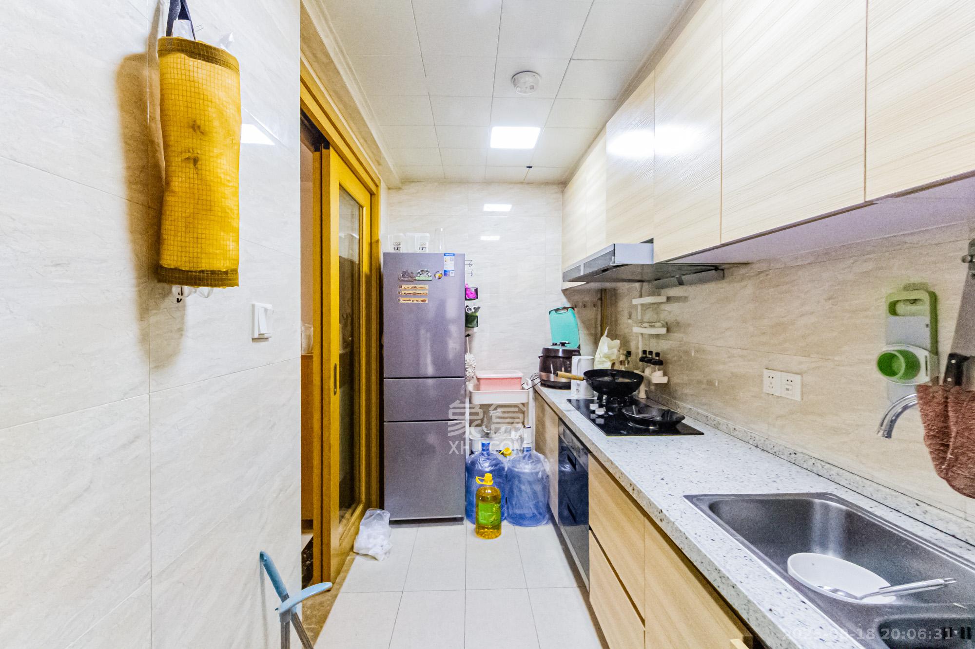 珠江郦城公园1号 3室2厅1卫 99.0万 珠江郦城公园1号 3室2厅1卫 99.0万厨房