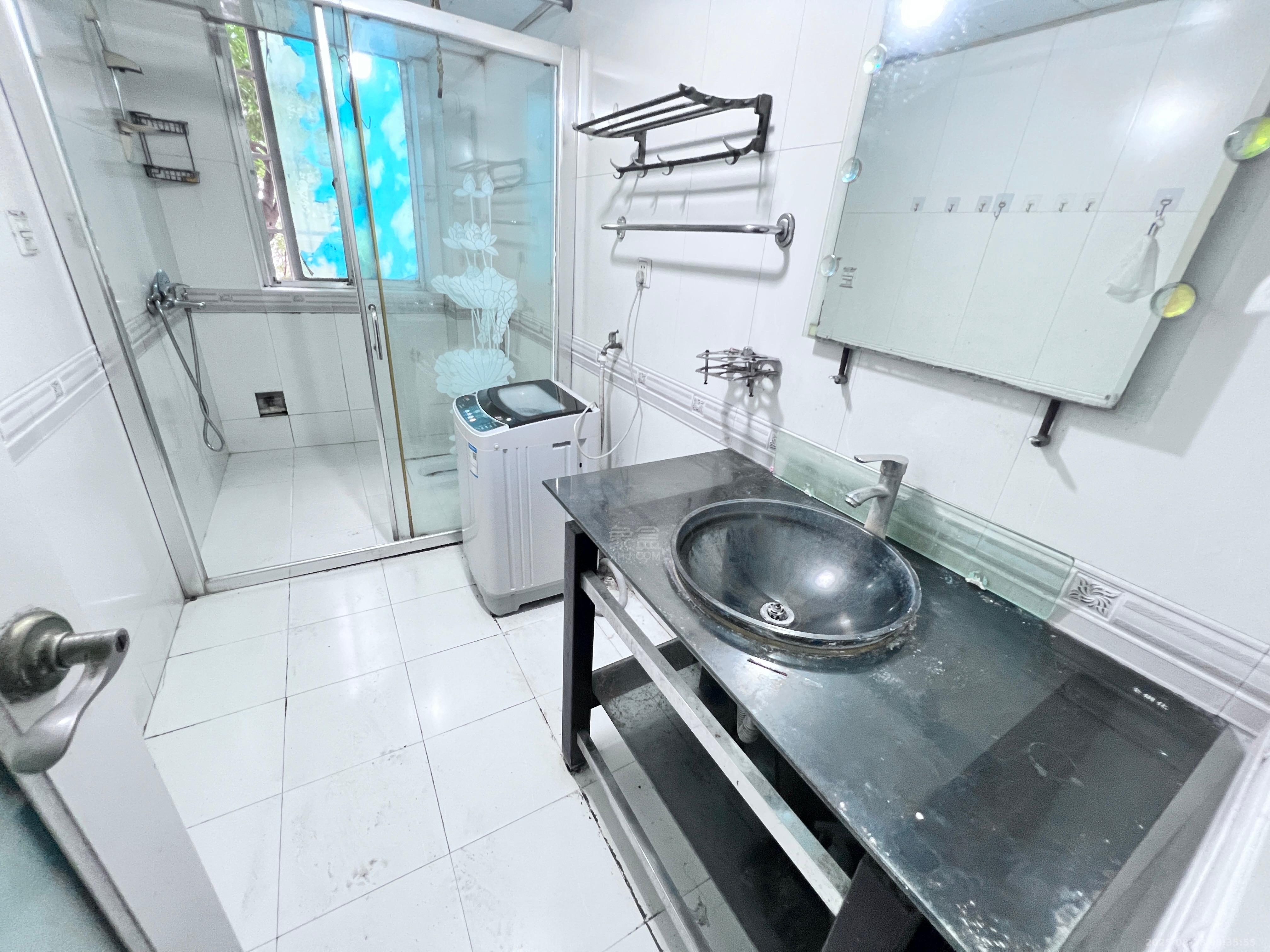 四季花园 4室2厅2卫 1700.0元/月 四季花园 4室2厅2卫 1700.0元/月室内图