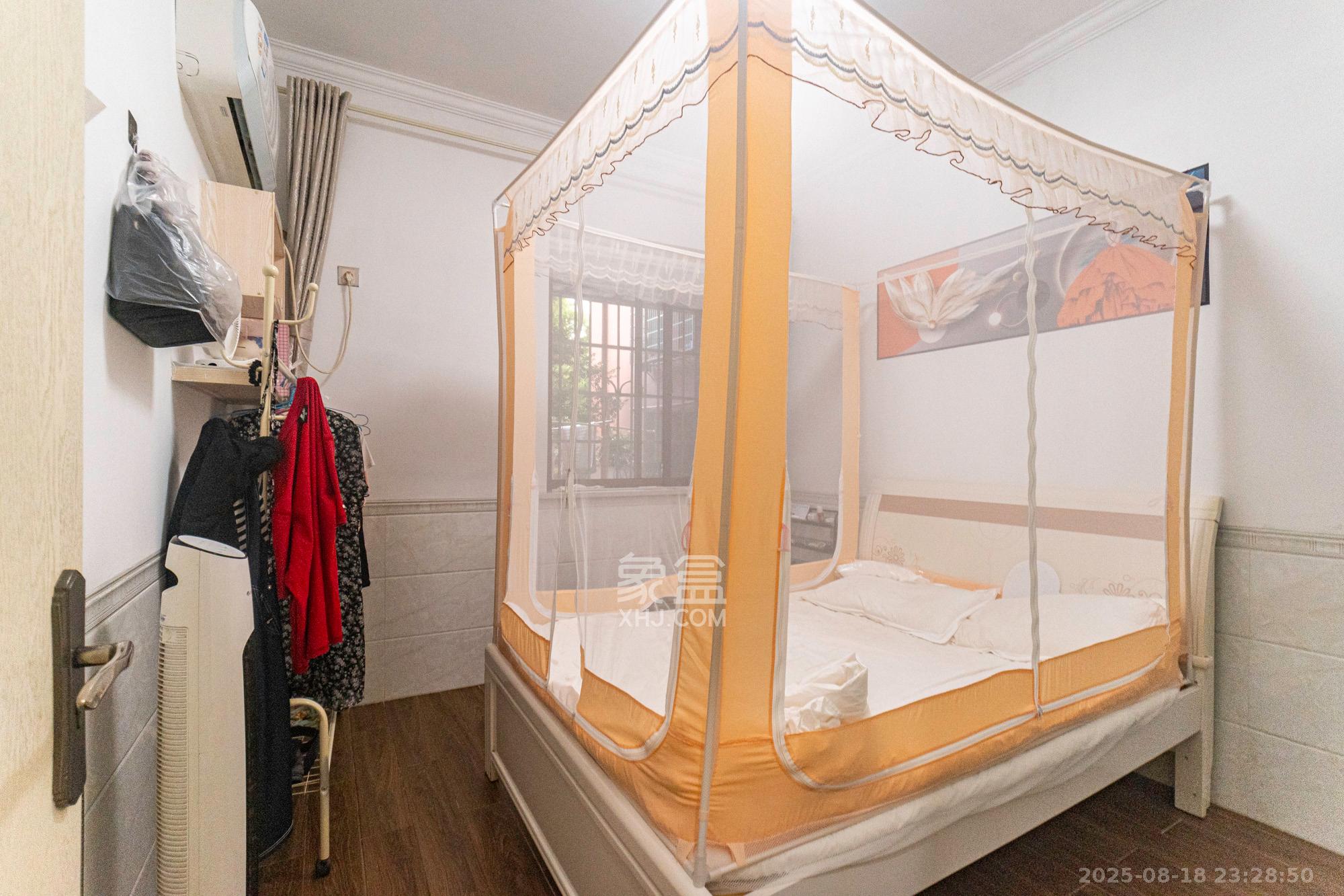 盛地春天里  3室2厅1卫    49.8万 盛地春天里  3室2厅1卫    49.8万卧室