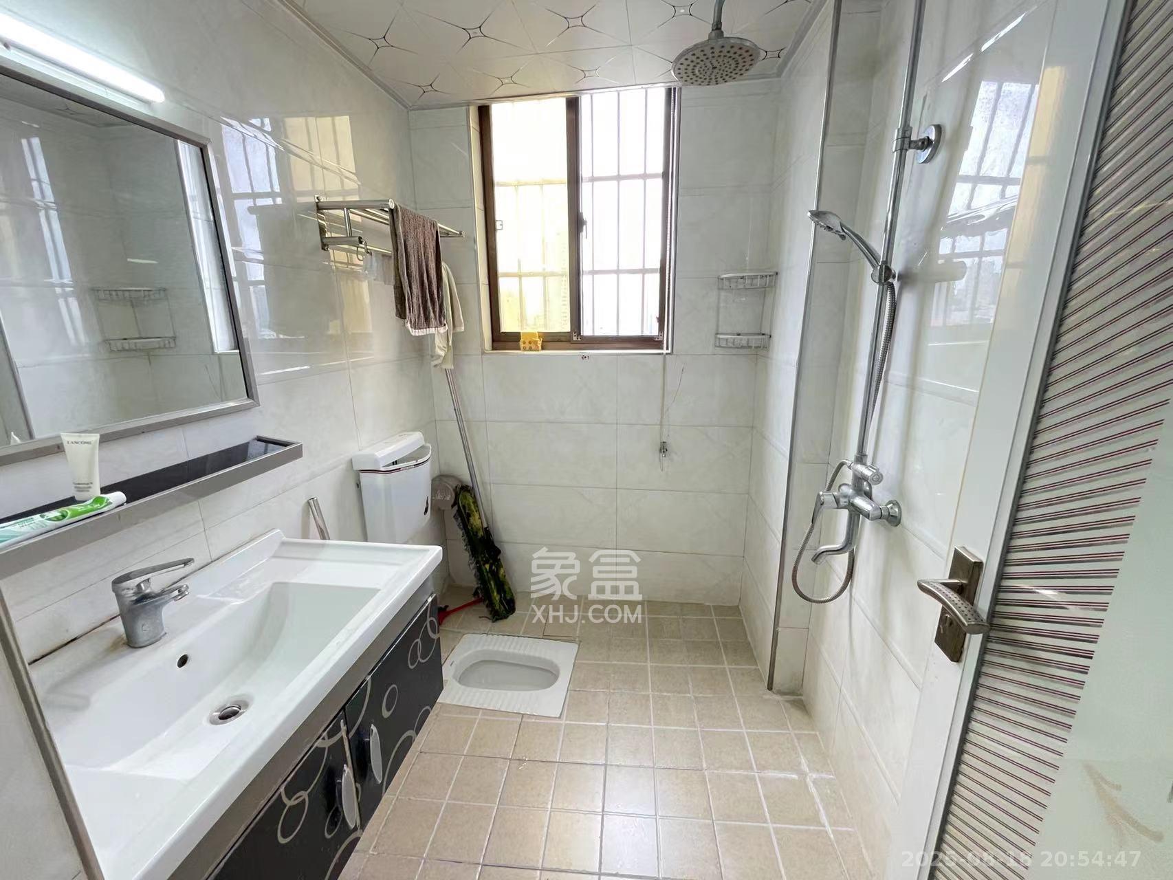 君悦紫园 2室2厅1卫 2600.0元/月 君悦紫园 2室2厅1卫 2600.0元/月室内图