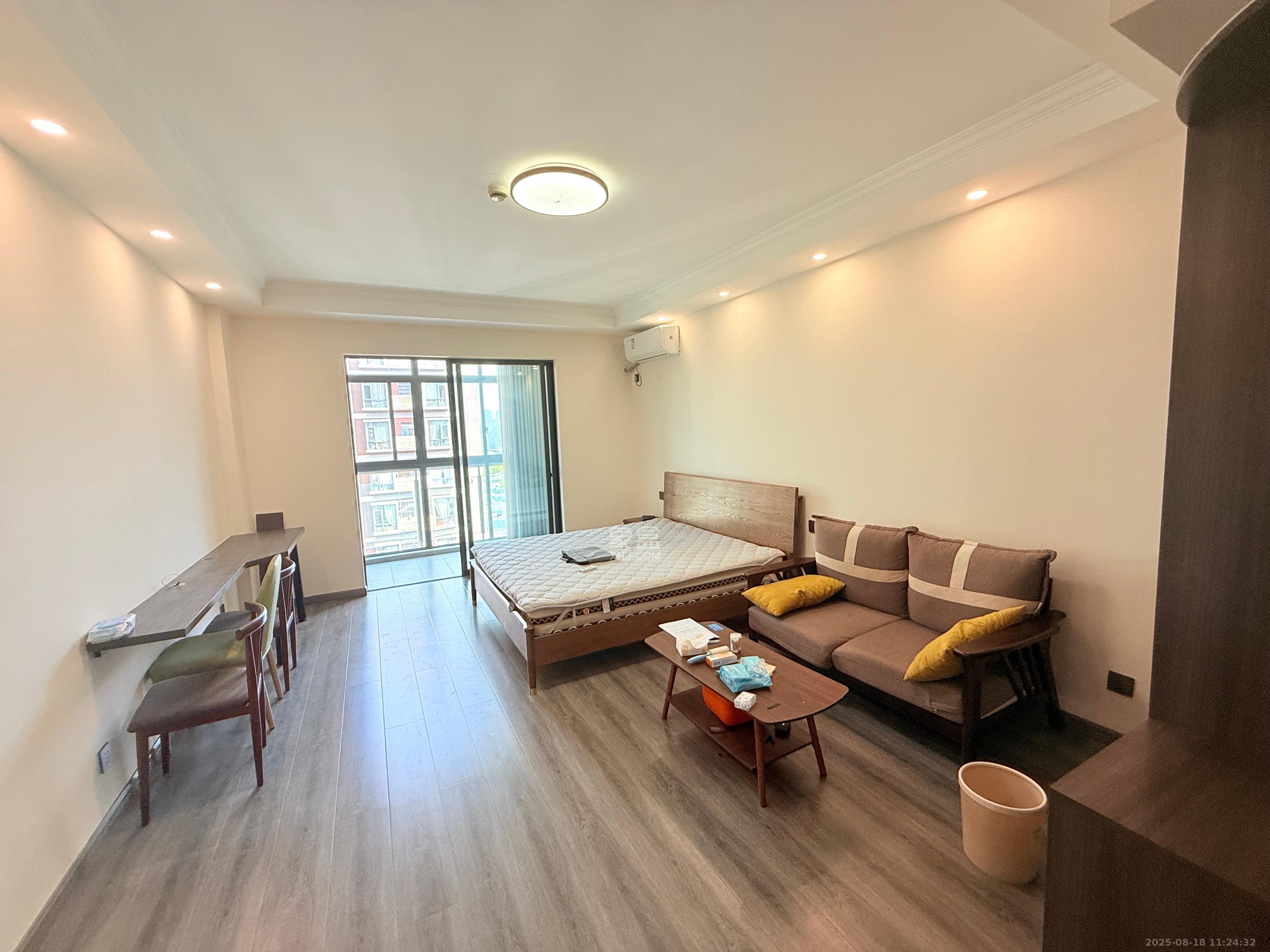 星城映象  1室1厅1卫    1600.0元/月室内图