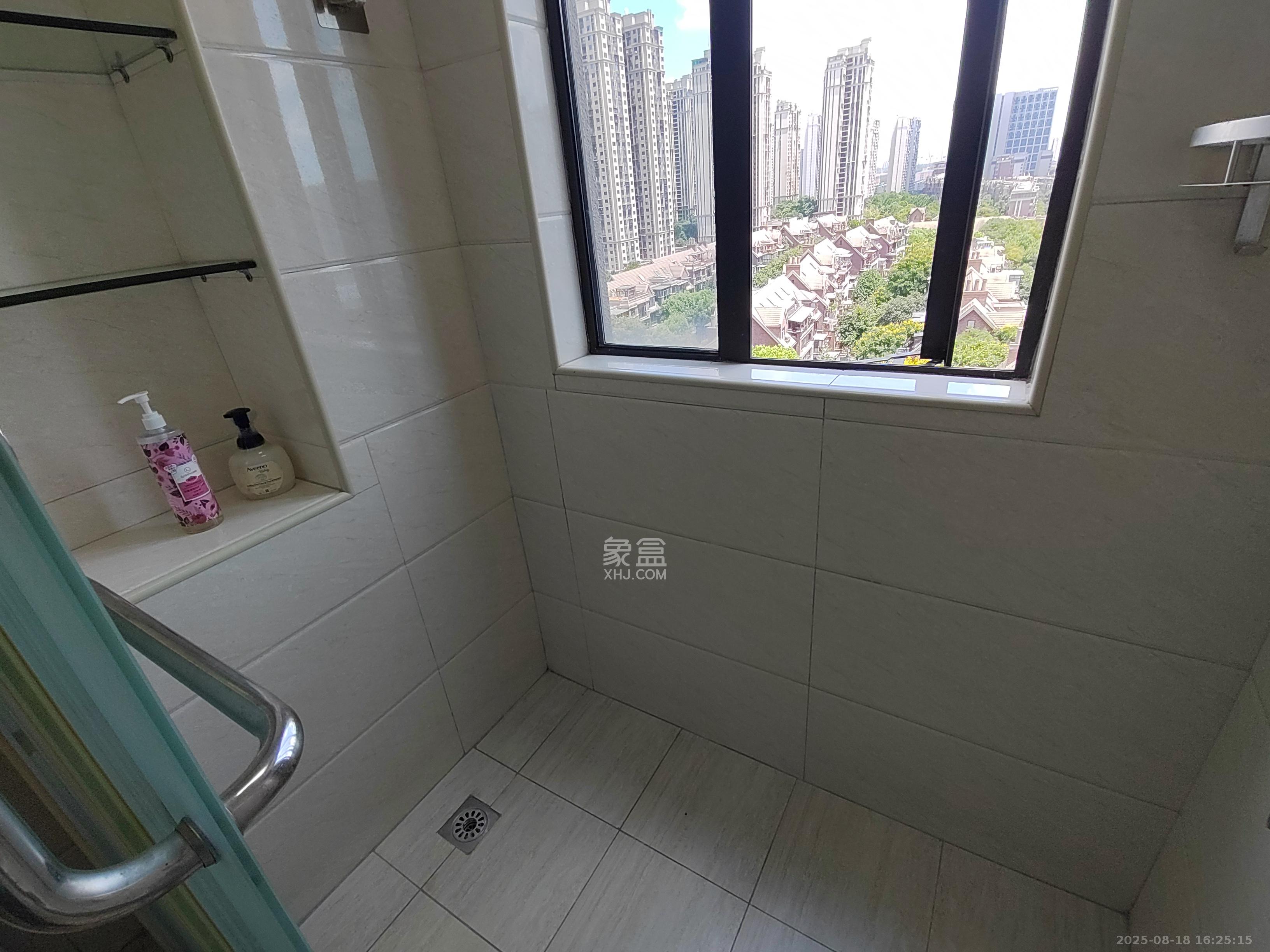 星湖湾一期高层  5室2厅2卫    2800.0元/月室内图