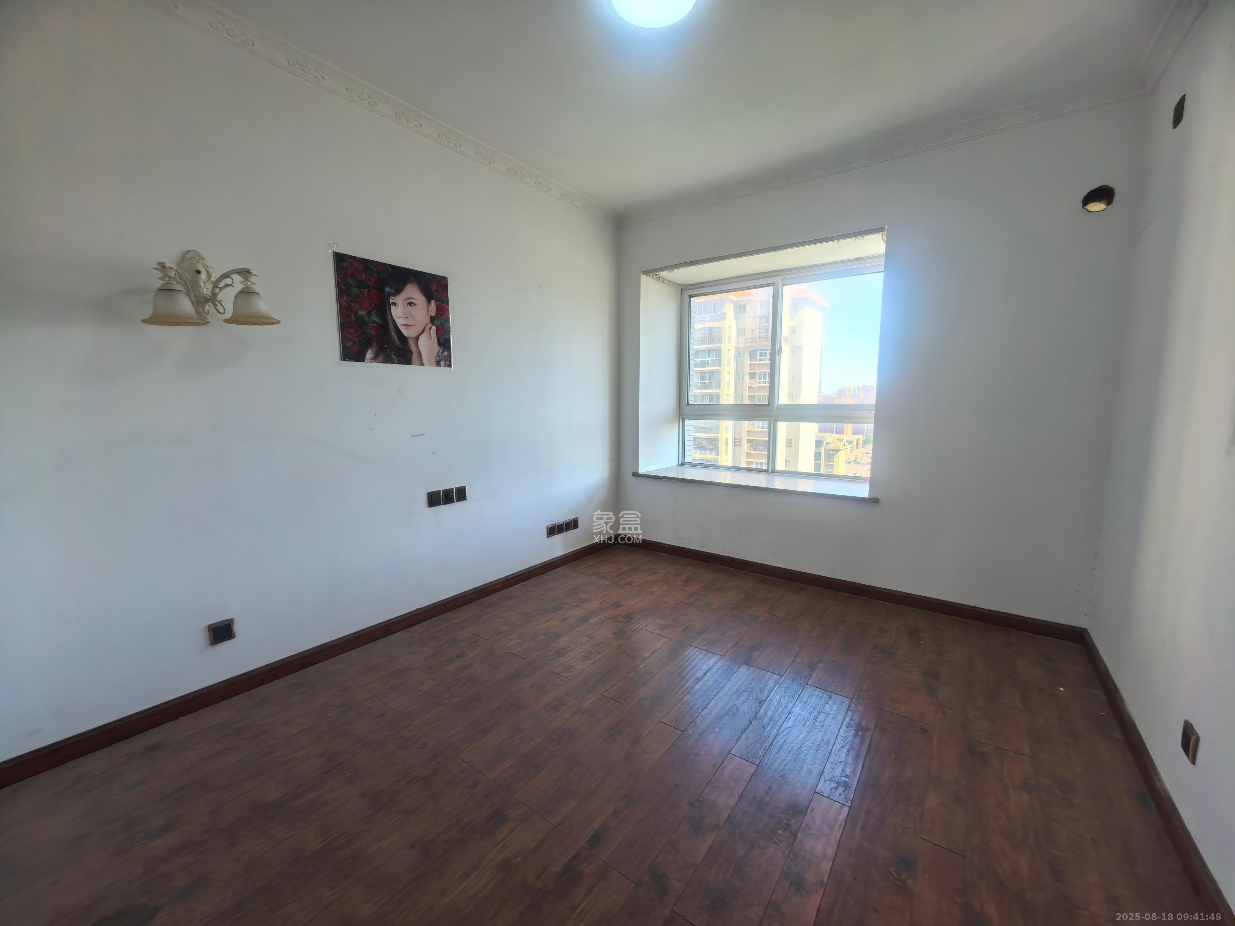 嘉盛华庭(一期、二期、三期)  4室2厅2卫    2800.0元/月 嘉盛华庭(一期、二期、三期)  4室2厅2卫    2800.0元/月室内图